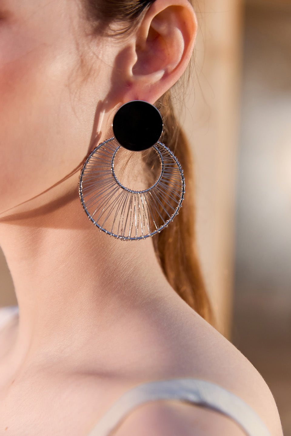 Wardrobes by chen Minimally hollowed out circular earrings
