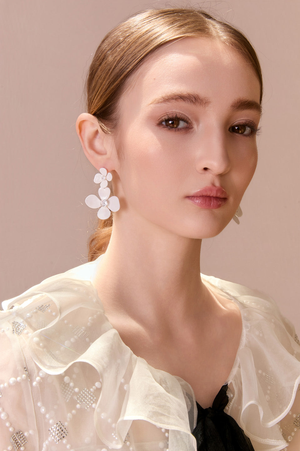 Wardrobes by chen White flower petal earrings