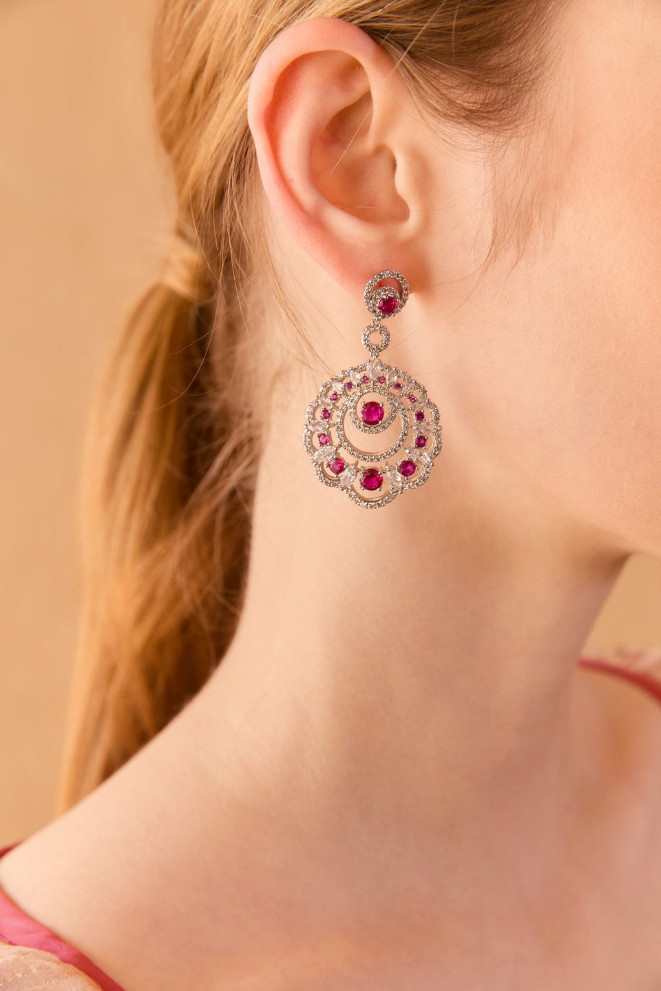 Wardrobes by chen Vintage hollowed out diamond studded earrings