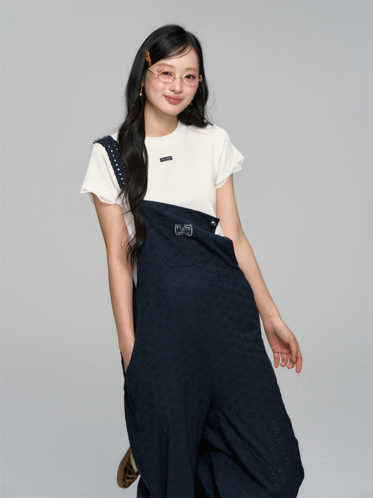 AsGony ASG25141 Simple lace short sleeved T-shirt