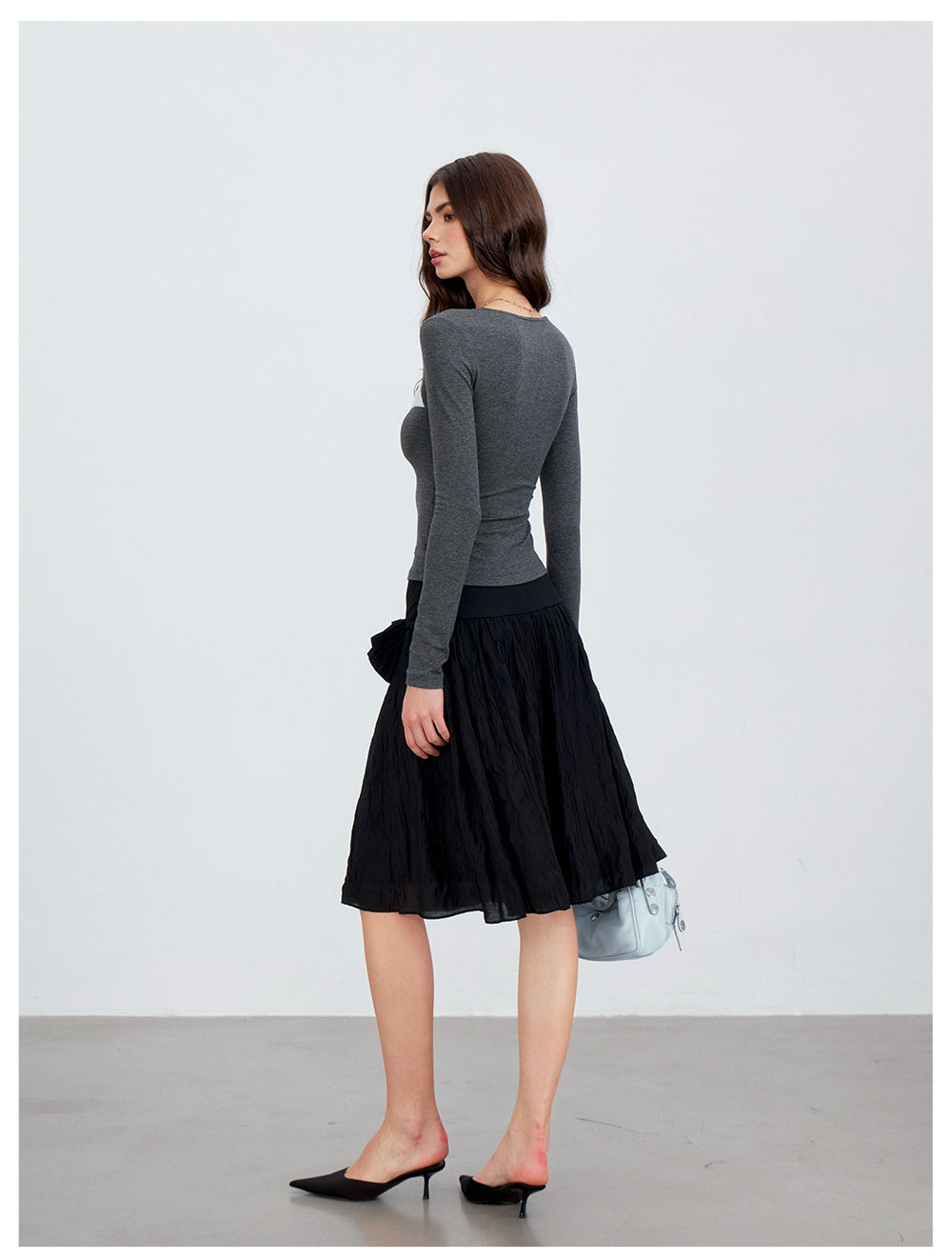 VIA PITTI VIACTP6311 Contrast-Color Square-Neck Bow Top