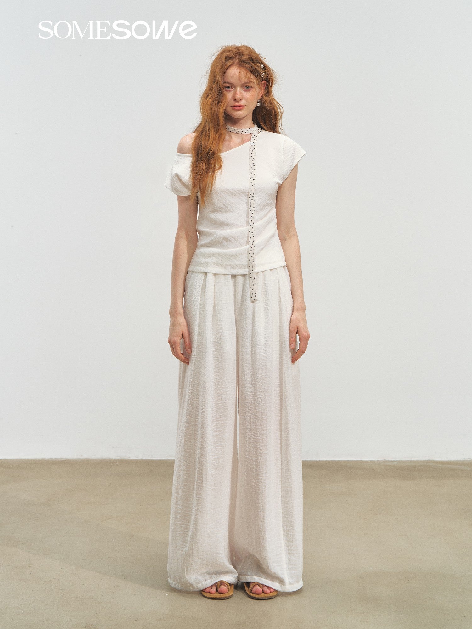 SOMESOWE S2508171&S2508172 One-shoulder polka dot tie top + pants set