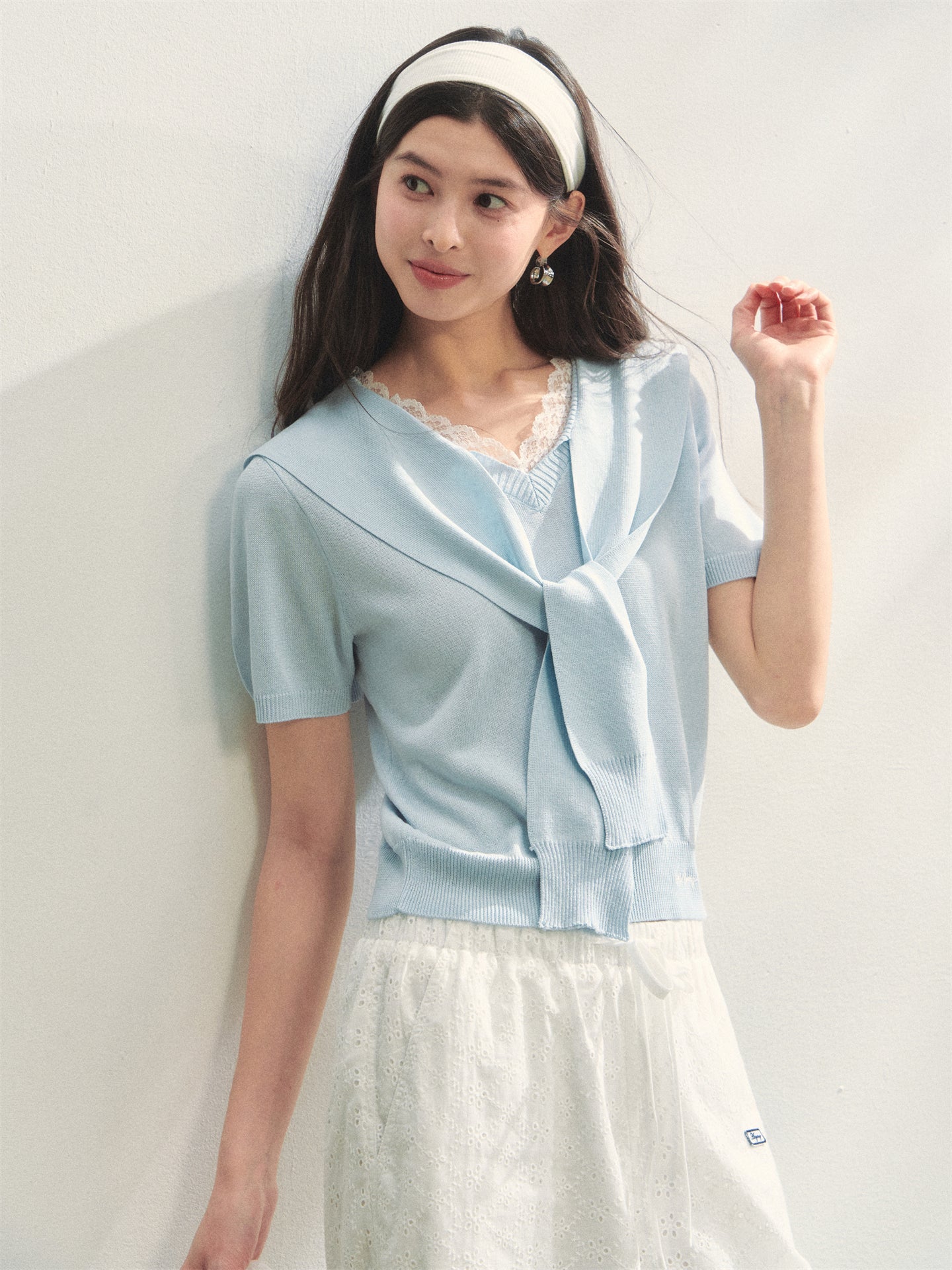 AsGony ASG25125 Splicing V-neck lace knit shawl top