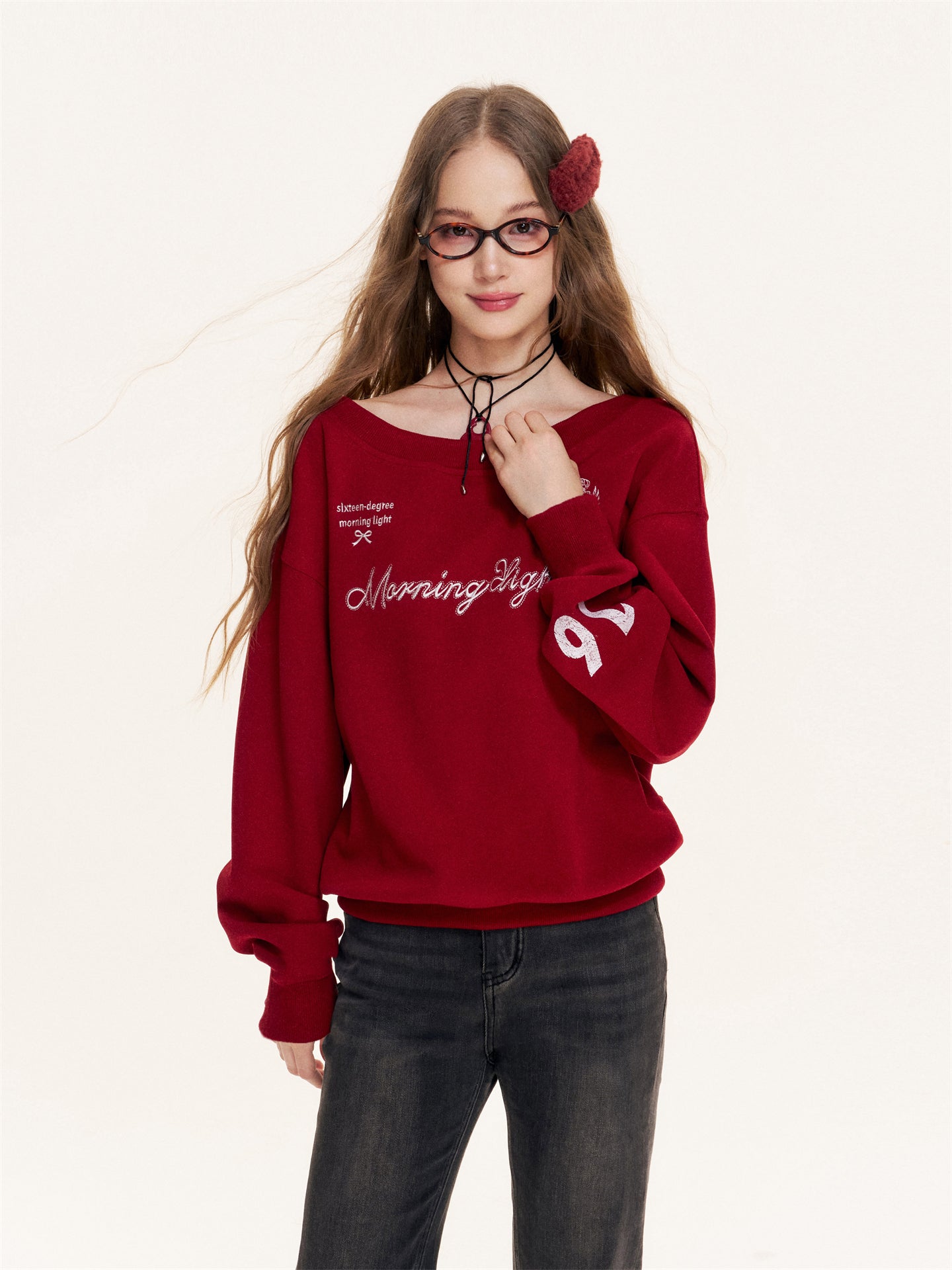 16DEWS 16D25430 Embroidered letter sloping shoulder hoodie
