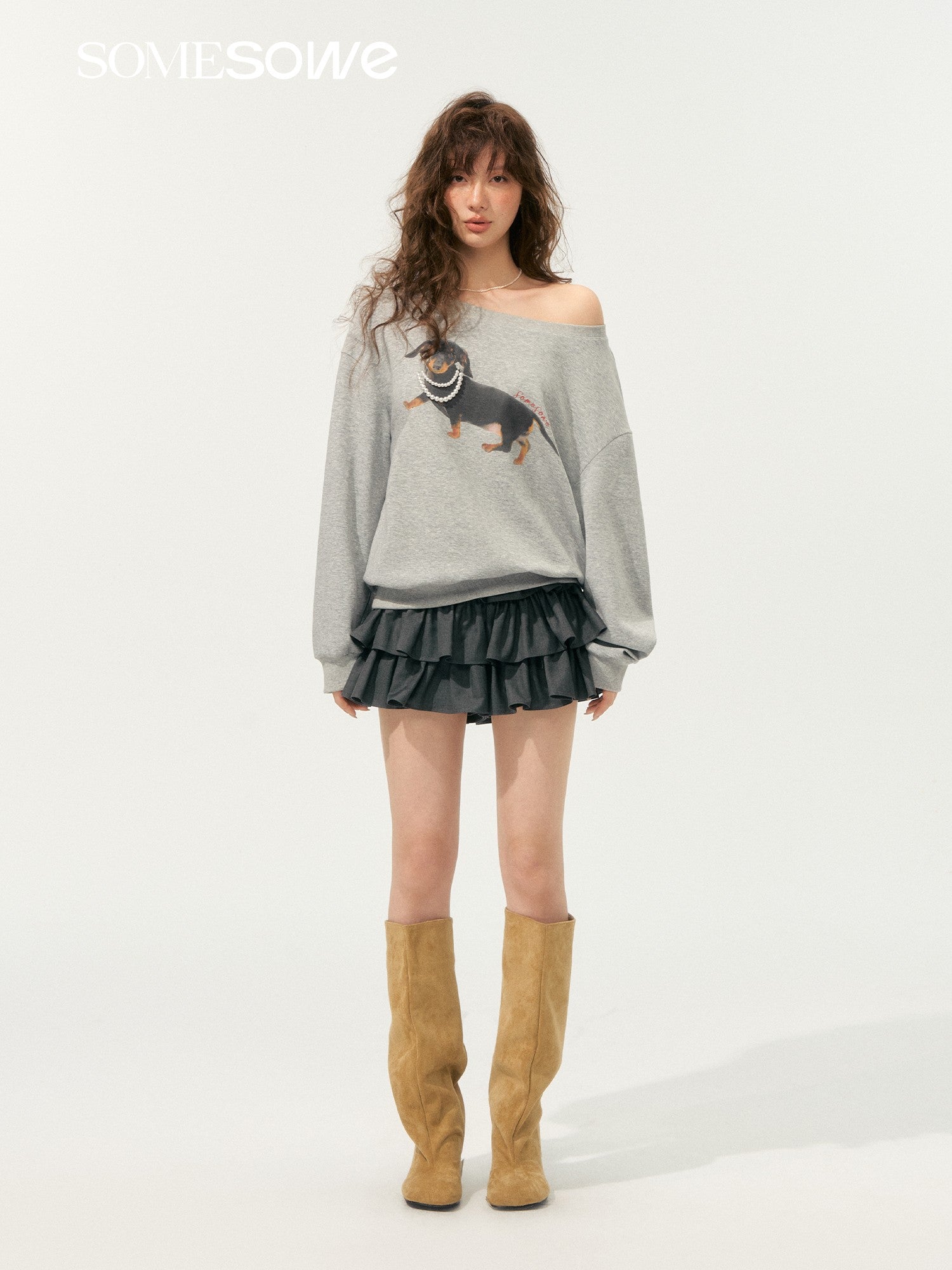 SOMESOWE S2508179 Pearl dachshund one shoulder hoodie