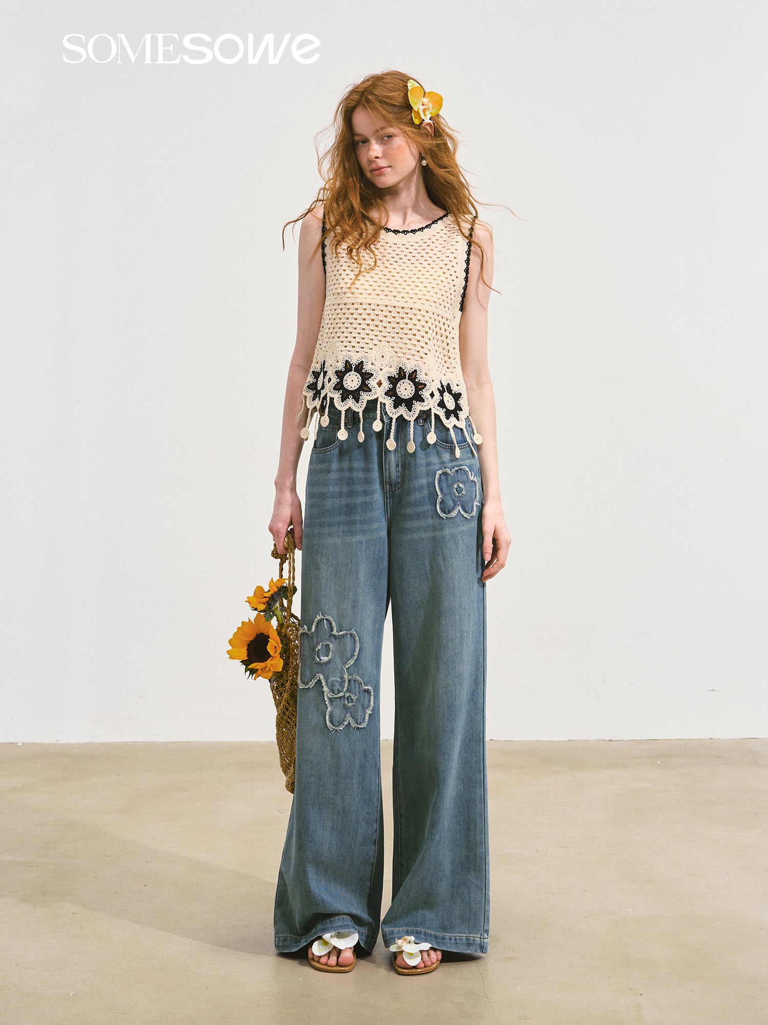 SOMESOWE S2508089 Hairy flower patch denim jeans