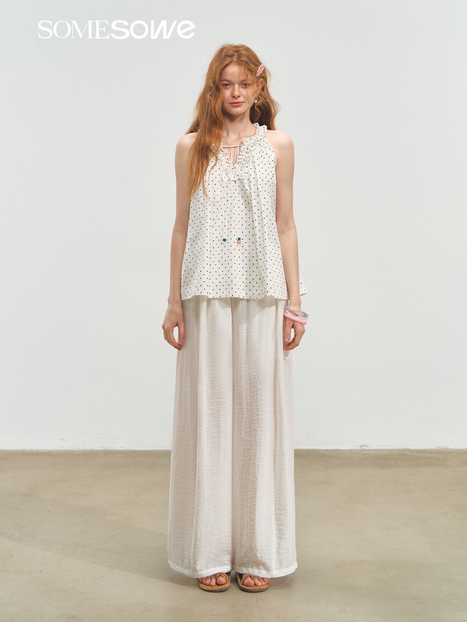 SOMESOWE S2508174 Lace sleeveless halter top (2color)