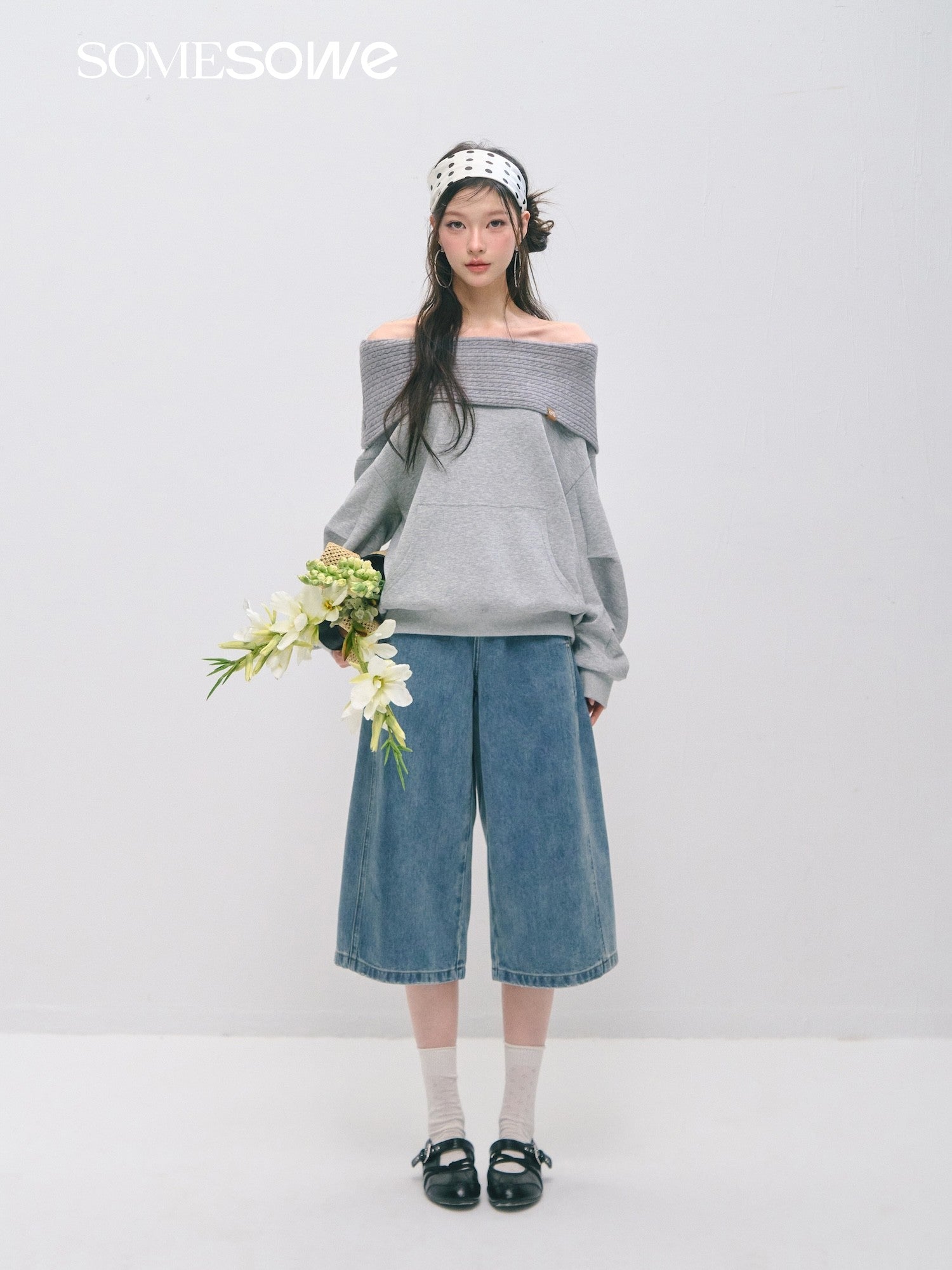 SOMESOWE S2509016 Off shoulder splicing loose fitting pullover hoodie