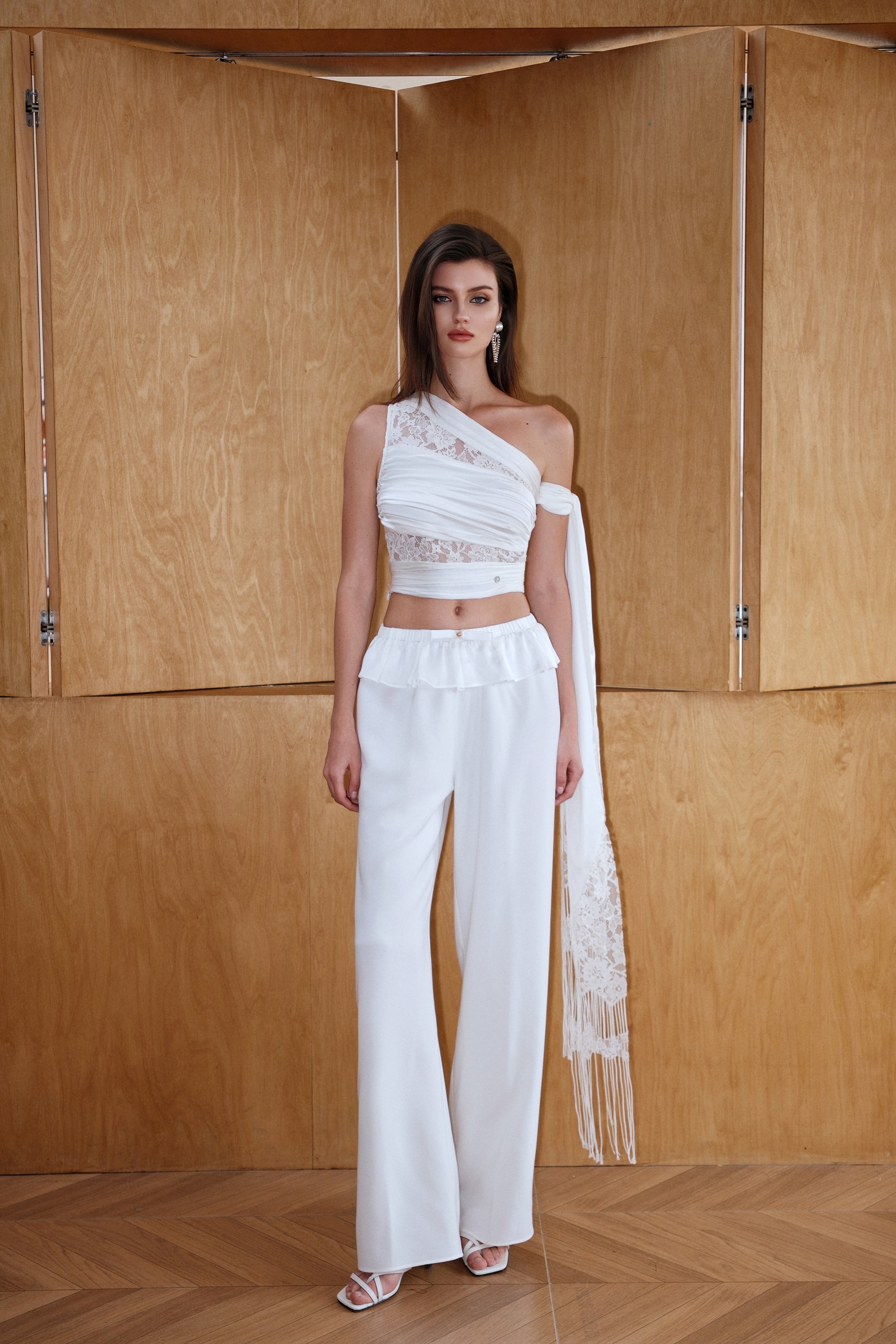 SHEERLUCK SLDD25201 Lace patchwork ribbon short top (2color)