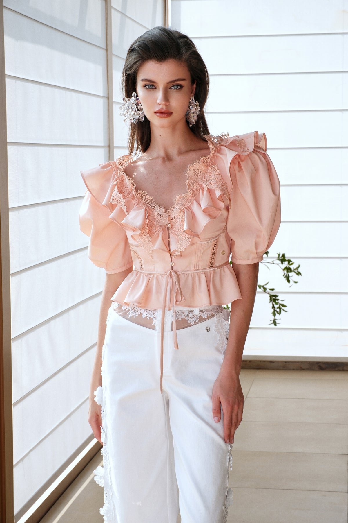 SHEERLUCK SLKZ25204 puff sleeve V-neck ruffled top(2color)