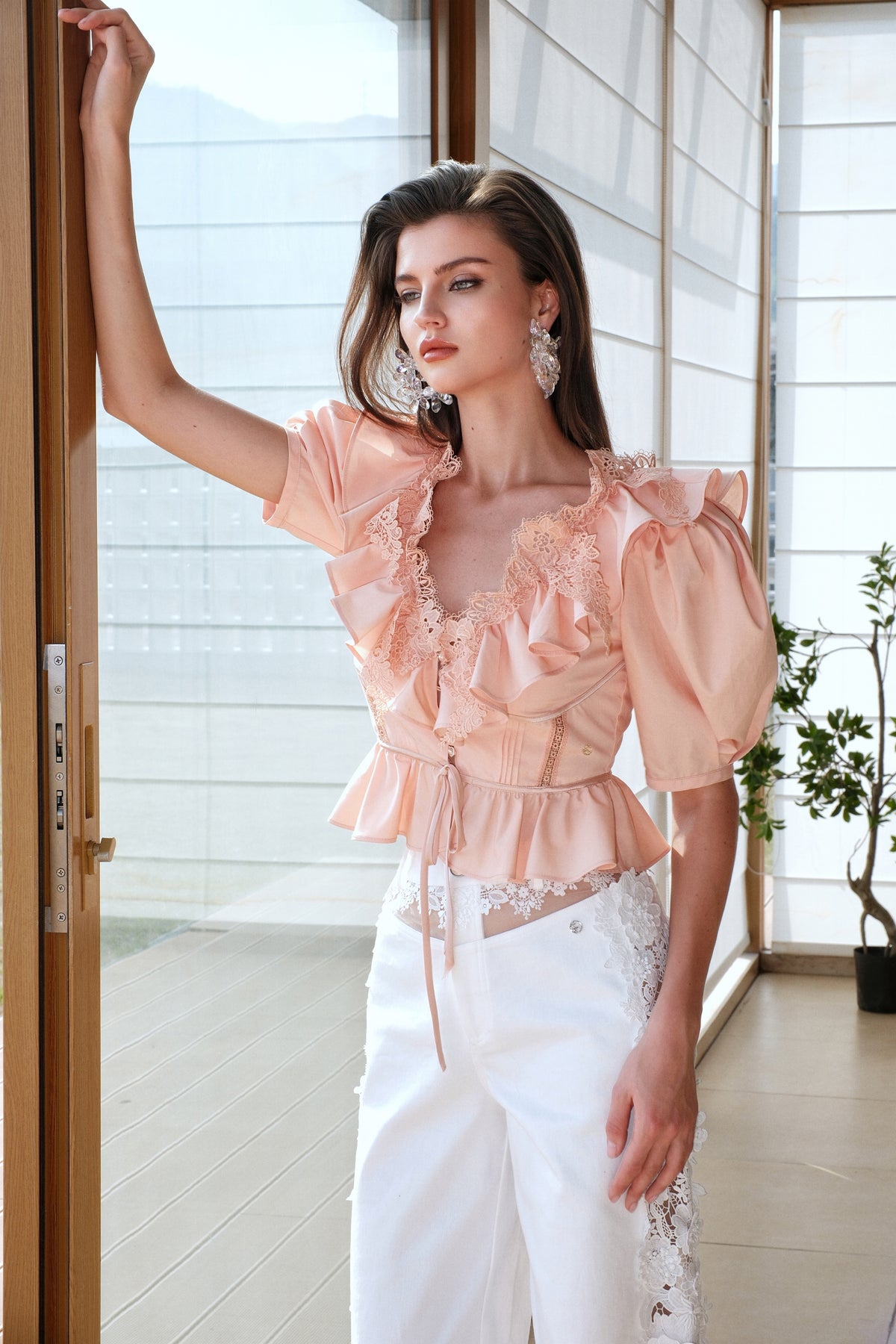 SHEERLUCK SLKZ25204 puff sleeve V-neck ruffled top(2color)