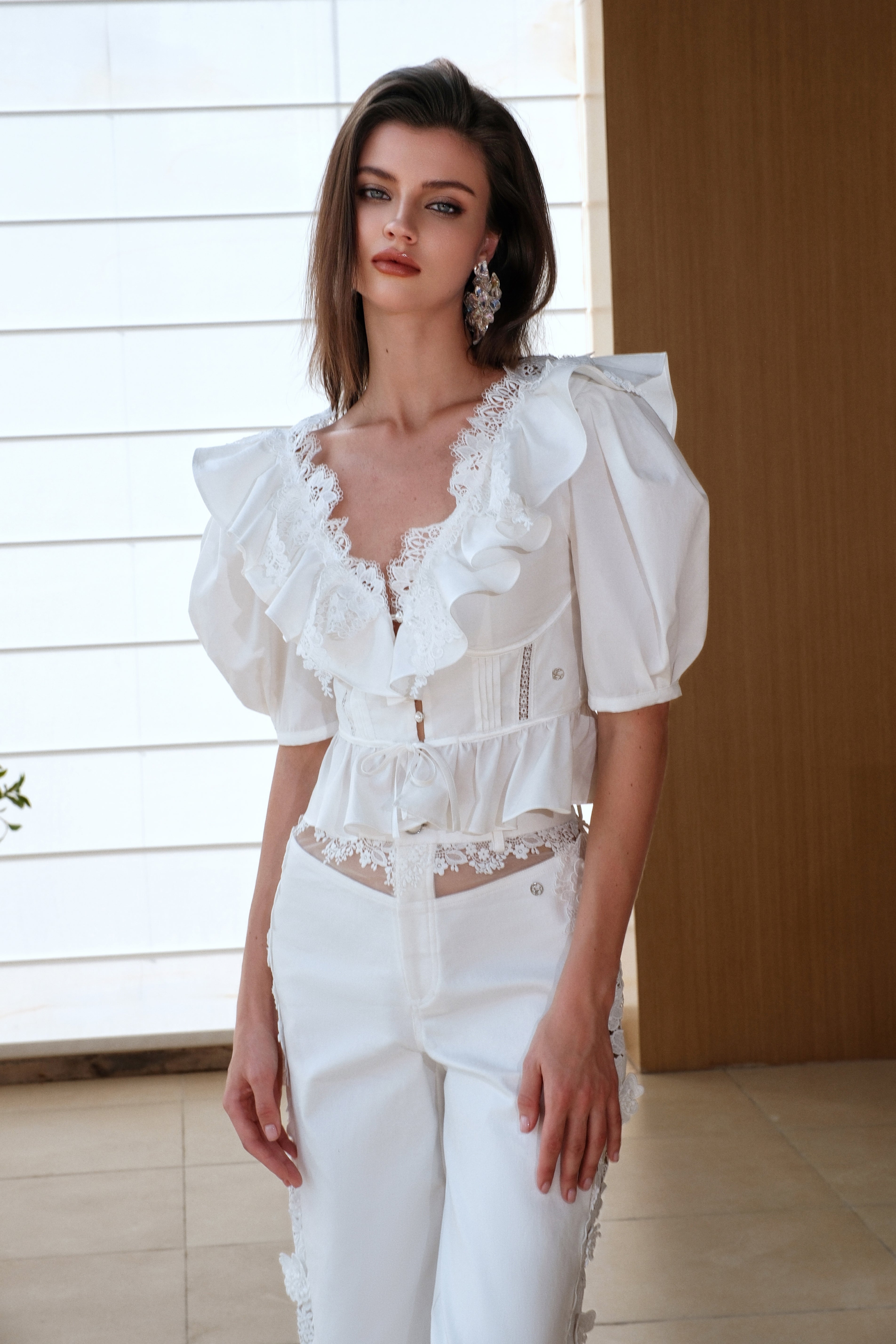 SHEERLUCK SLKZ25204 puff sleeve V-neck ruffled top(2color)