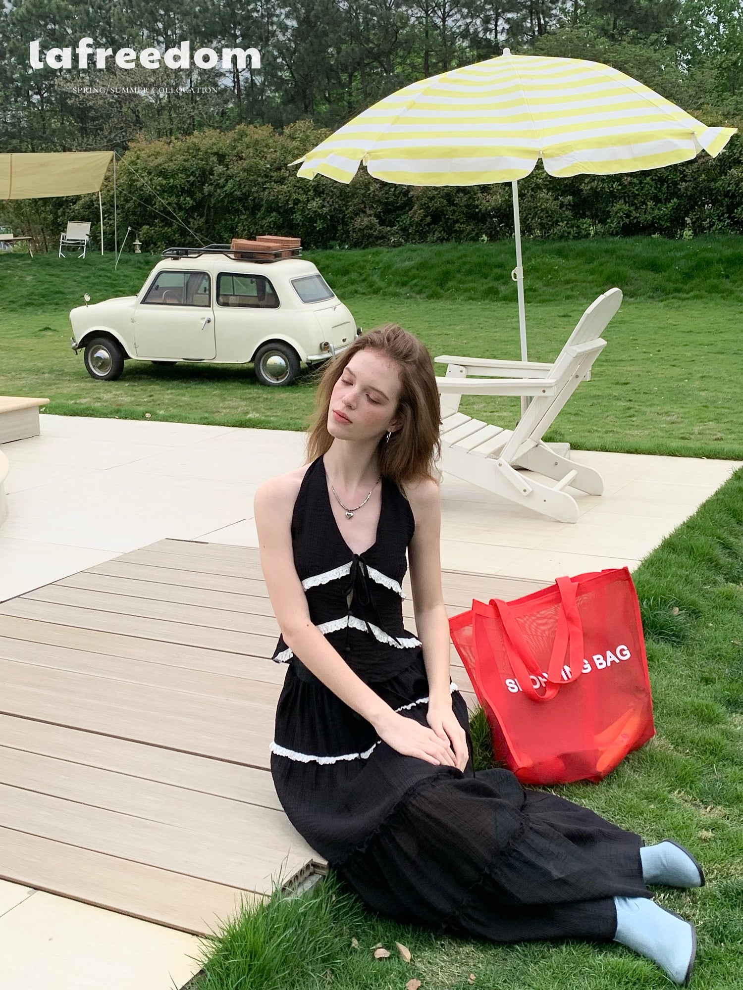 Lafreedom LAC350408&LAC350409 Vacation style halter neck top+lace patchwork skirt (2color)