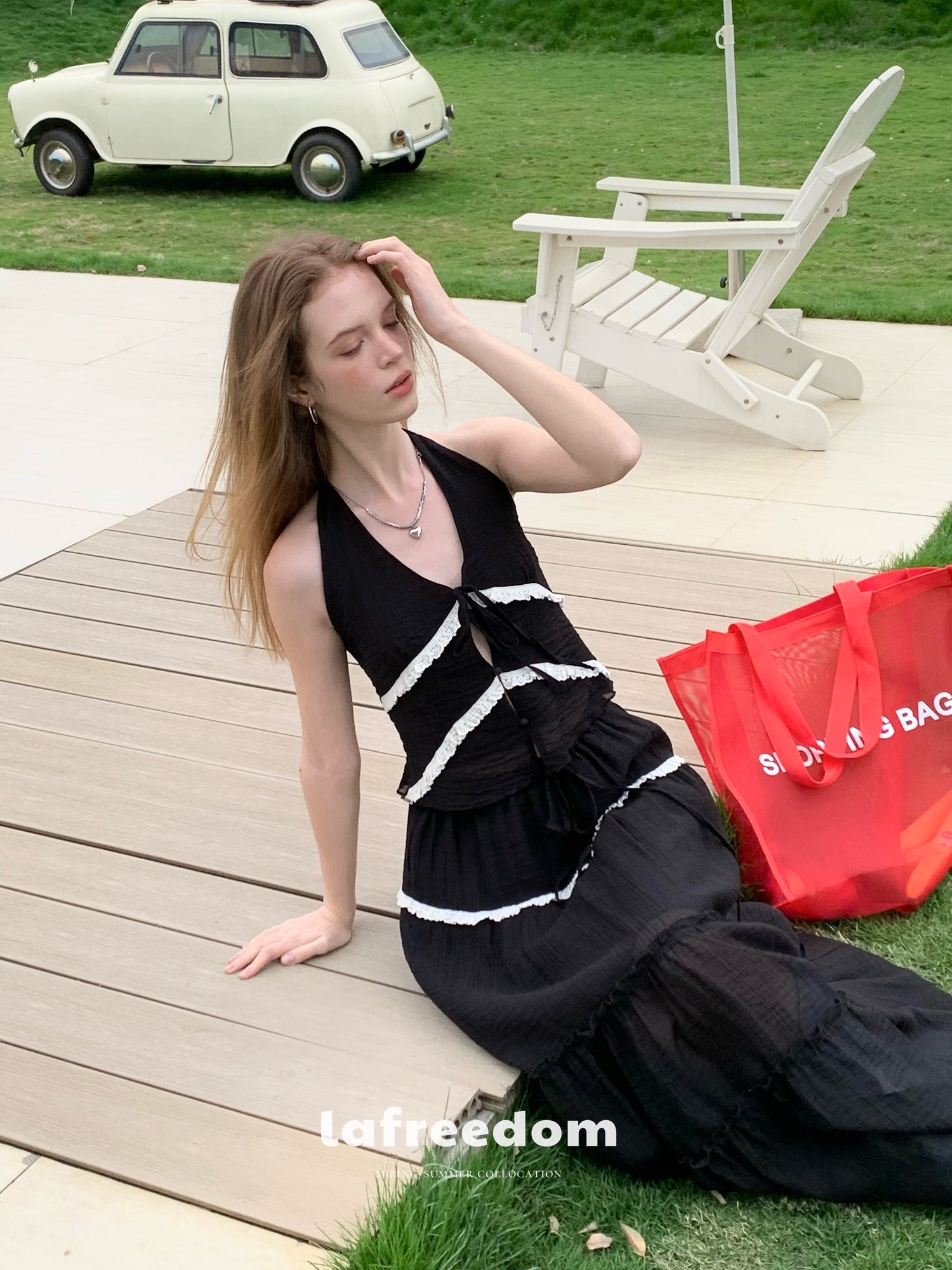 Lafreedom LAC350408&LAC350409 Vacation style halter neck top+lace patchwork skirt (2color)