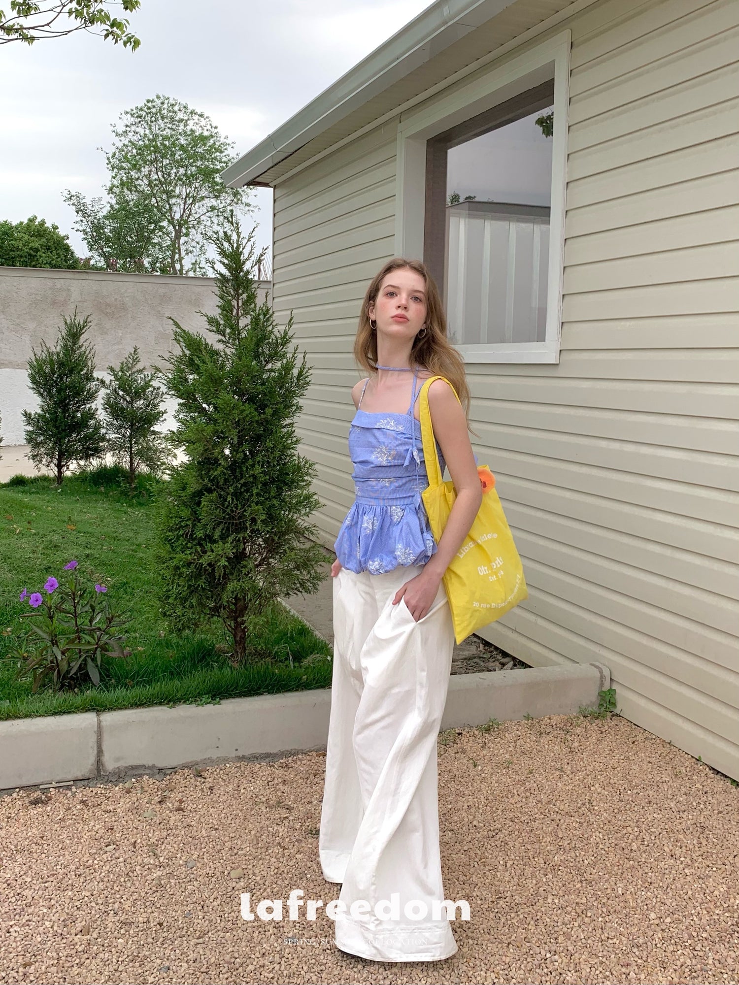 Lafreedom LAF350412 Camisole flower bud top (2color)