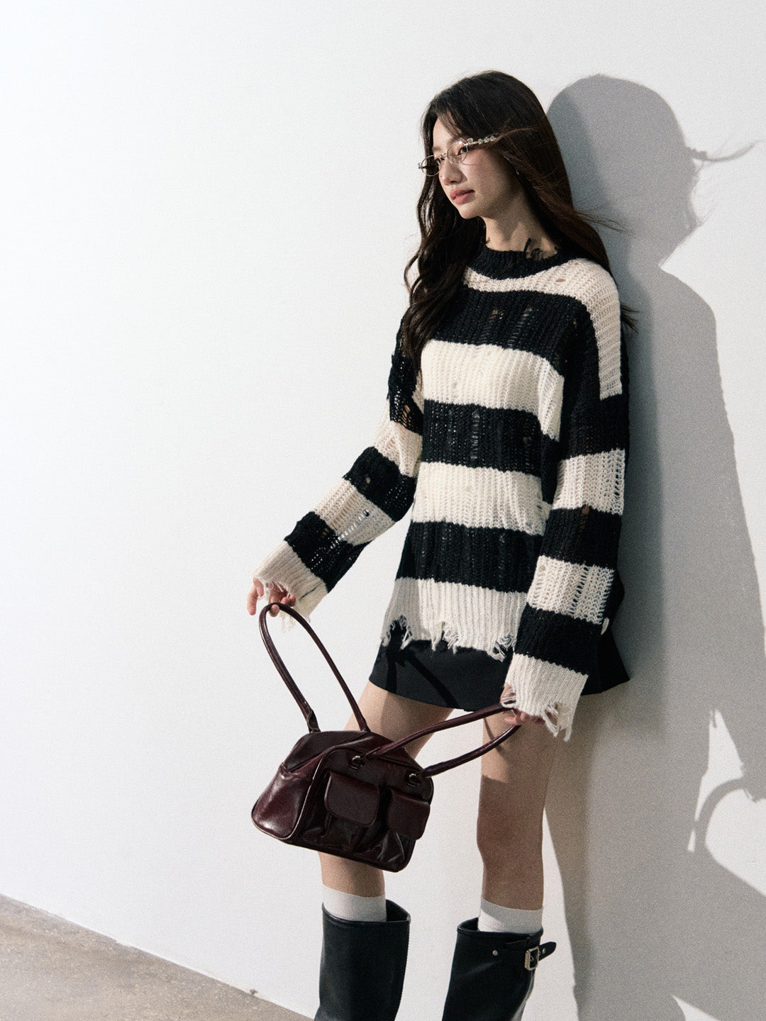 Lafreedom LAF350911 Lazy style black and white striped loose sweater