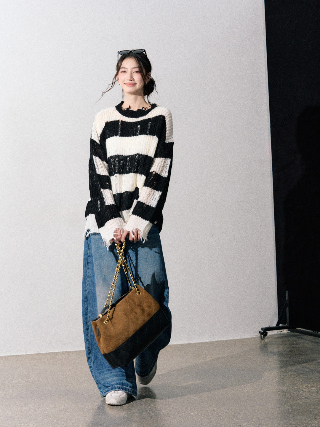 Lafreedom LAF350911 Lazy style black and white striped loose sweater