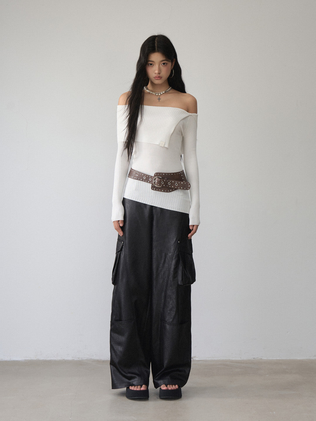 VIA PITTI VIACK507 Off shoulder long sleeved woolen knitted sweater