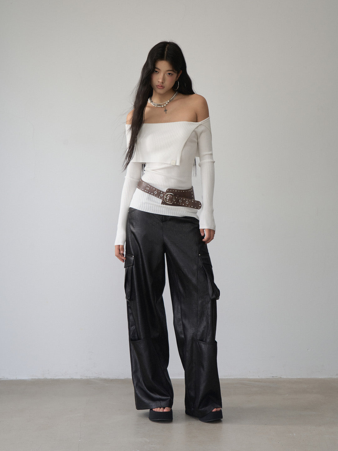 VIA PITTI VIACK507 Off shoulder long sleeved woolen knitted sweater