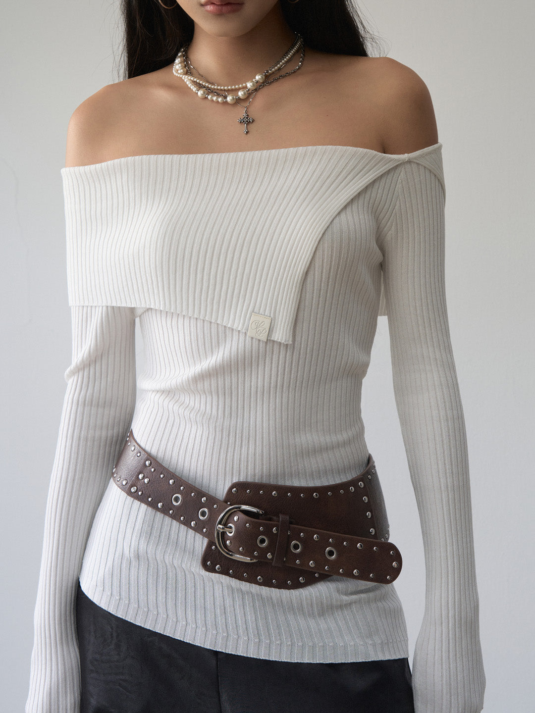 VIA PITTI VIACK507 Off shoulder long sleeved woolen knitted sweater