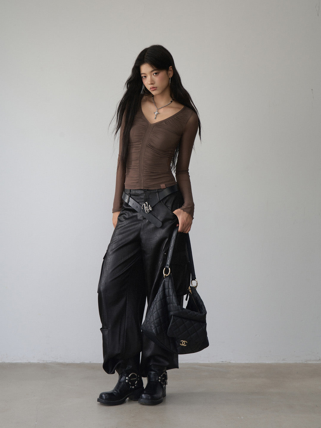 VIA PITTI VIABTP473 V-neck pleated mesh slim fit top