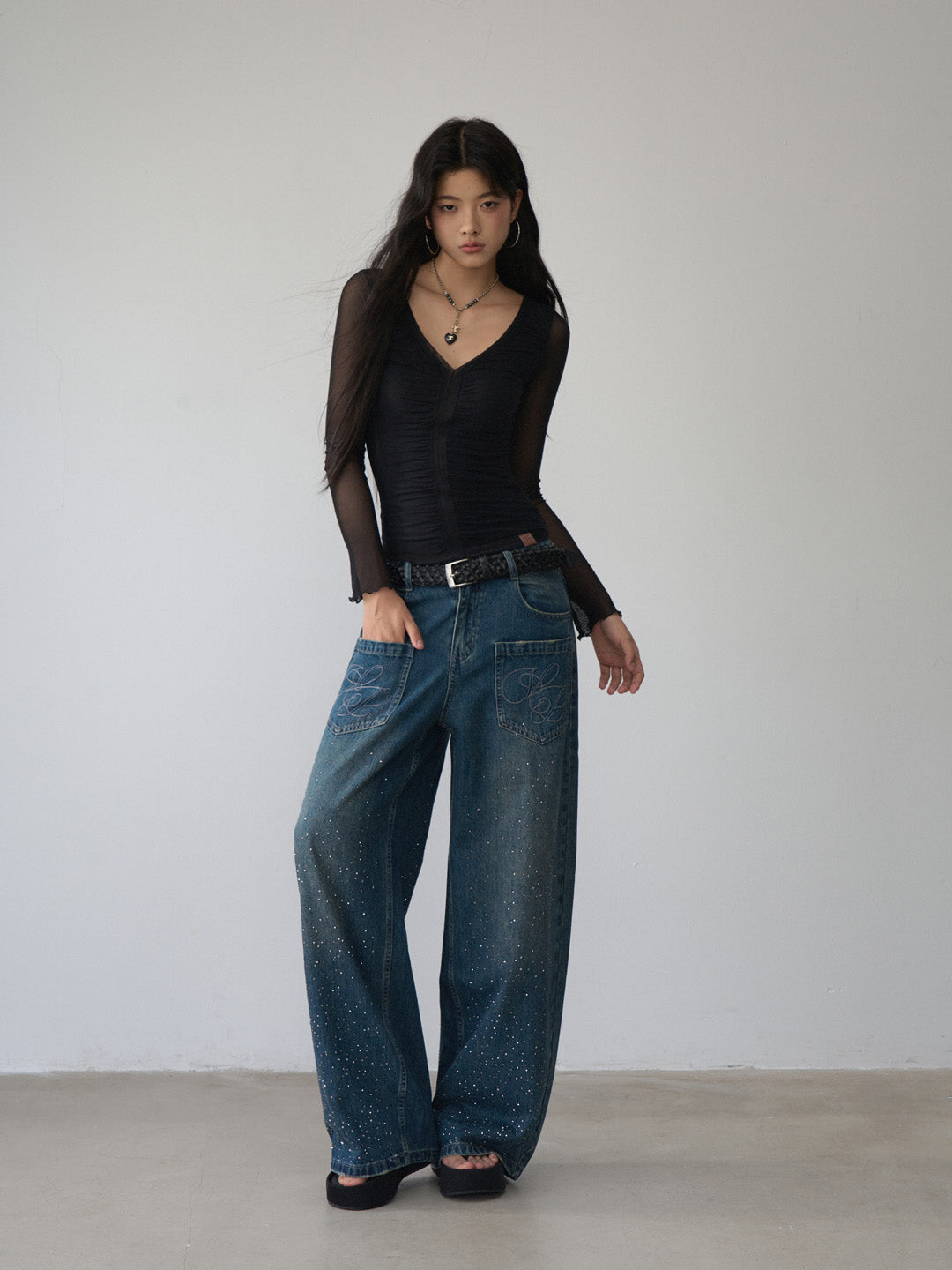 VIA PITTI VIABTP473 V-neck pleated mesh slim fit top