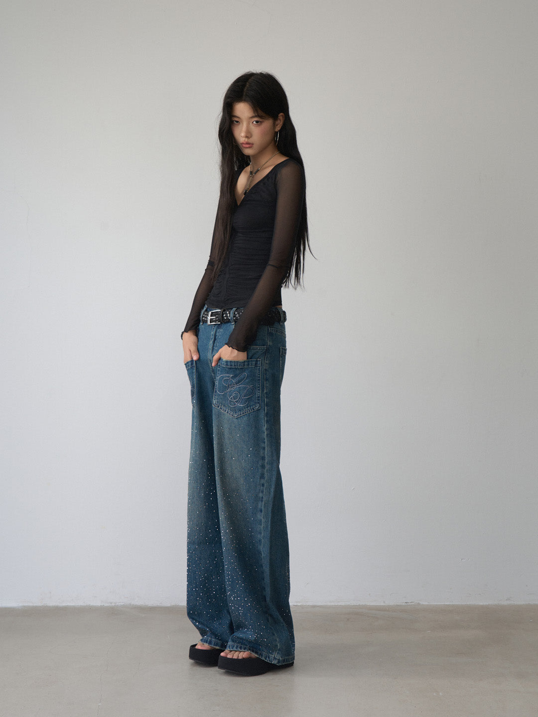 VIA PITTI VIABTP473 V-neck pleated mesh slim fit top