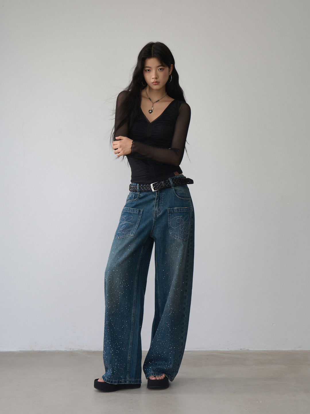 VIA PITTI VIABTP473 V-neck pleated mesh slim fit top