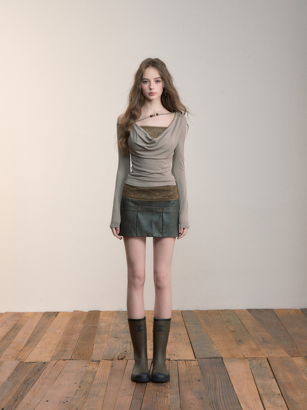 VIA PITTI VIACTP511 Fake two piece lace off shoulder beaded collar top
