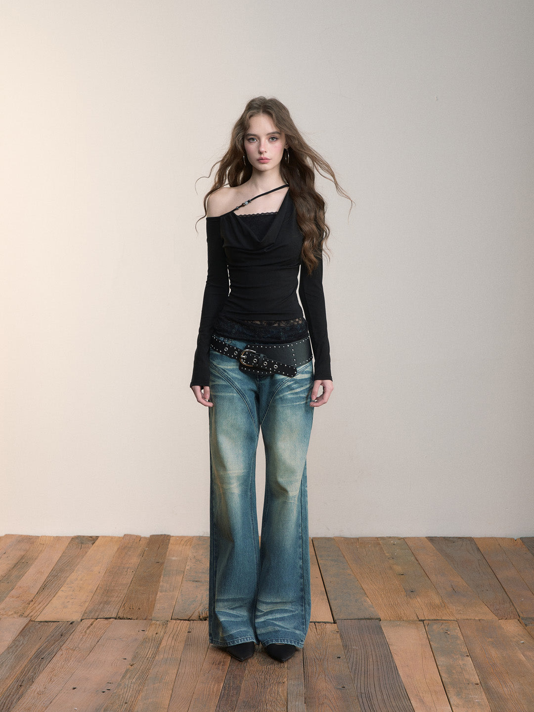 VIA PITTI VIACTP511 Fake two piece lace off shoulder beaded collar top