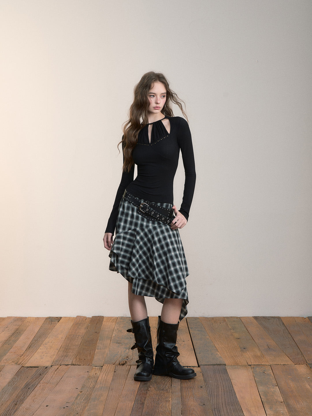 VIA PITTI VIACTP508 Halter neck hollow rivet design long sleeved top