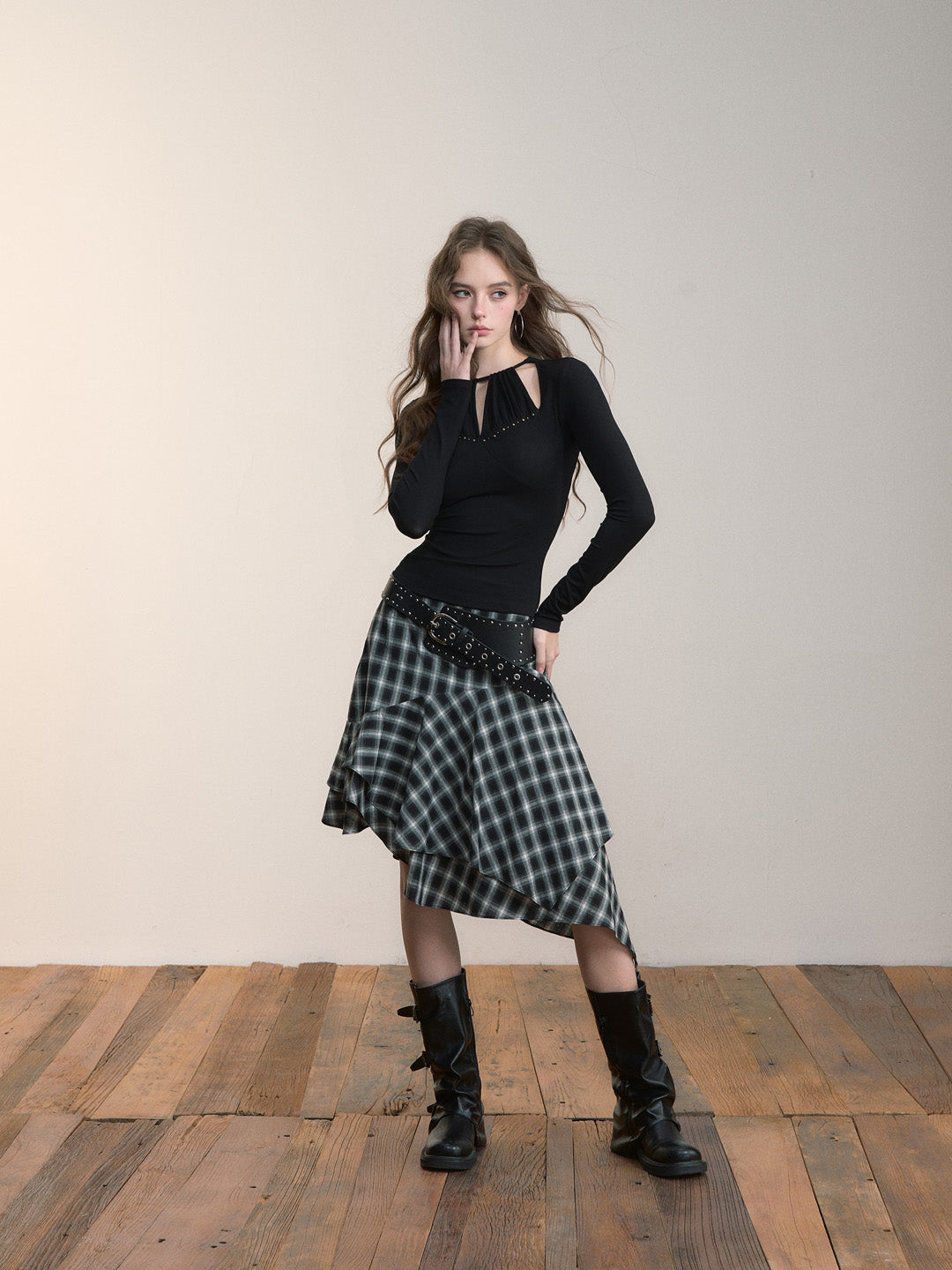 VIA PITTI VIACTP508 Halter neck hollow rivet design long sleeved top