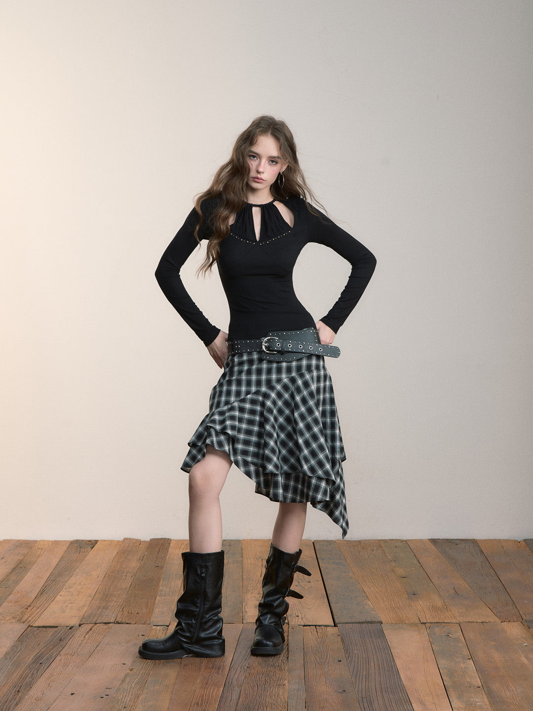 VIA PITTI VIACTP508 Halter neck hollow rivet design long sleeved top
