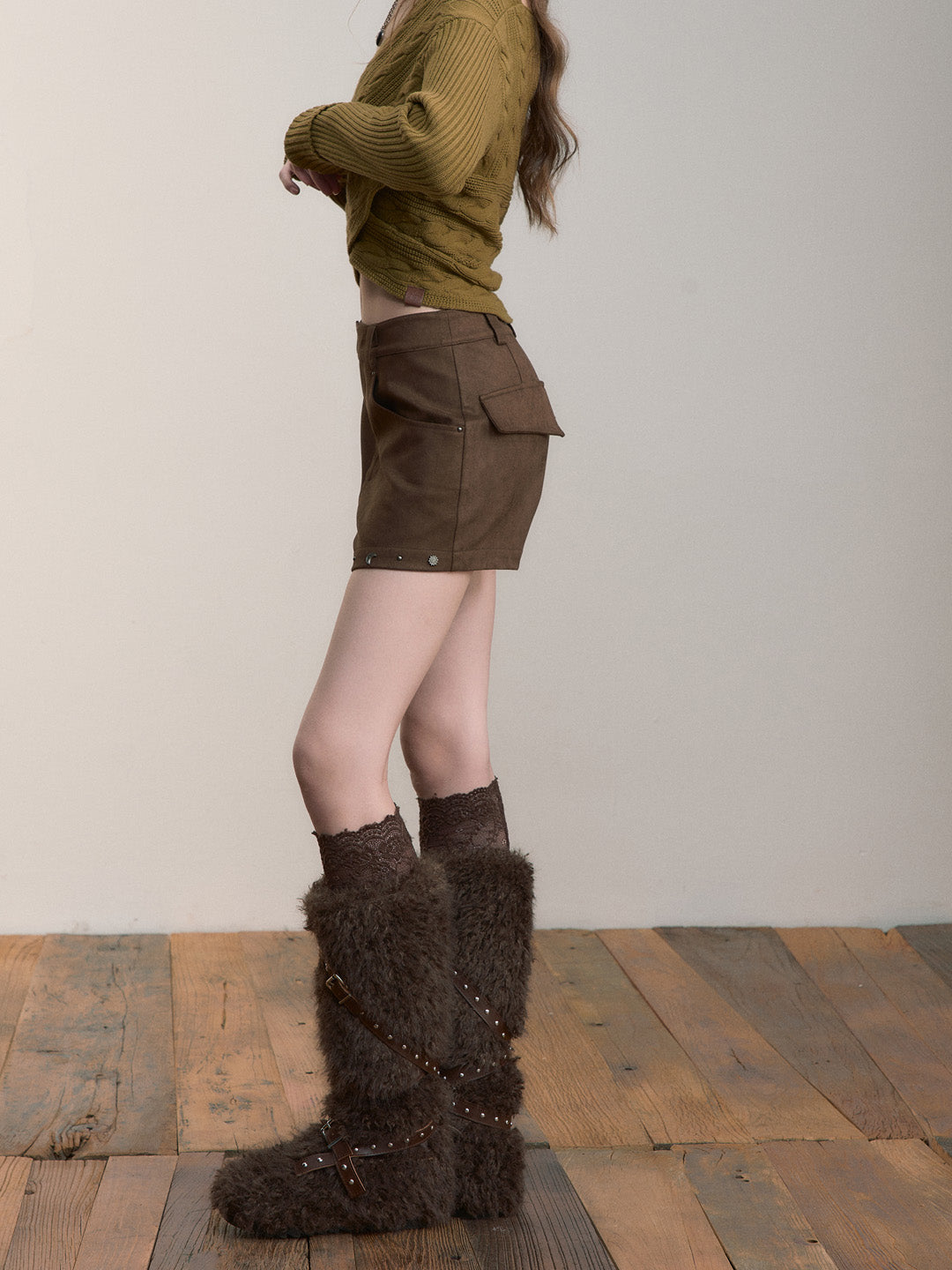 VIA PITTI VIACP521 Irregular rivet design versatile shorts