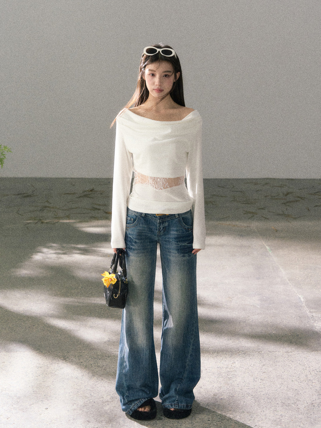 Lafreedom LAF360102 Swinging collar lace slim fit long sleeved top