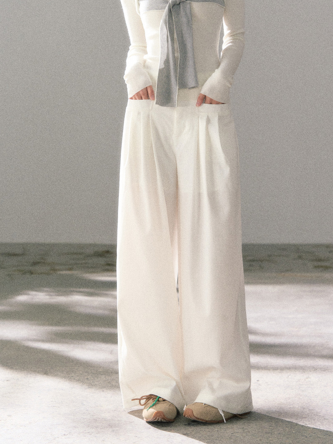 Lafreedom LAF360106 Pleated design white loose casual pants