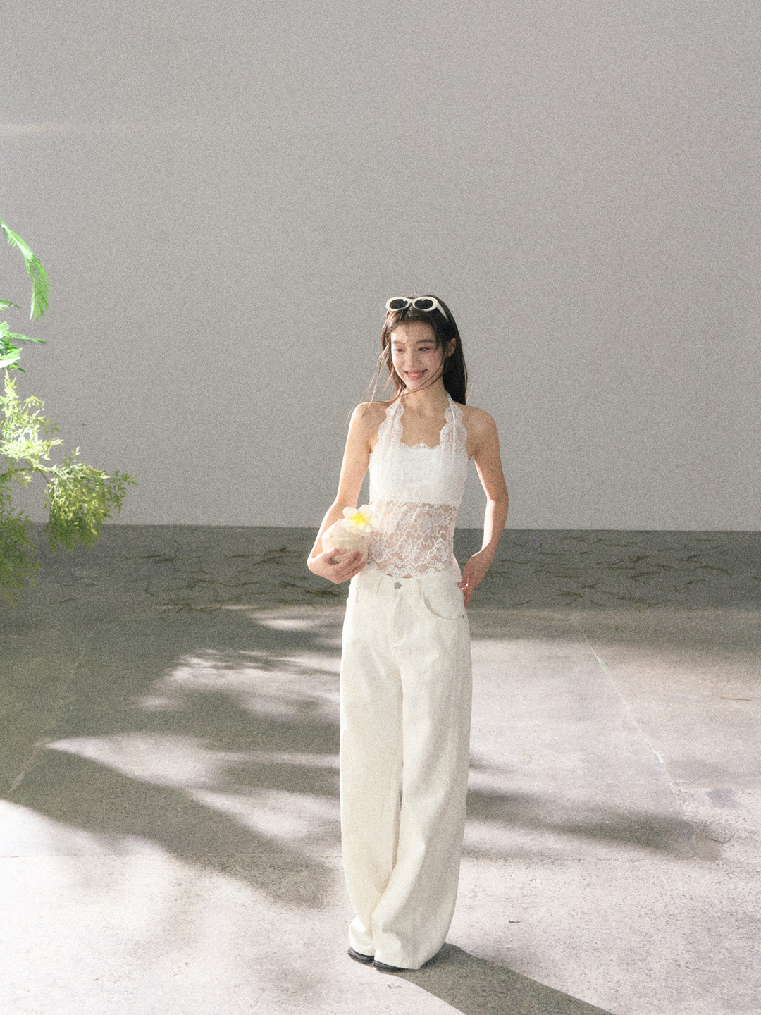 Lafreedom LAF360113 French style neck hanging romantic lace strapless vest