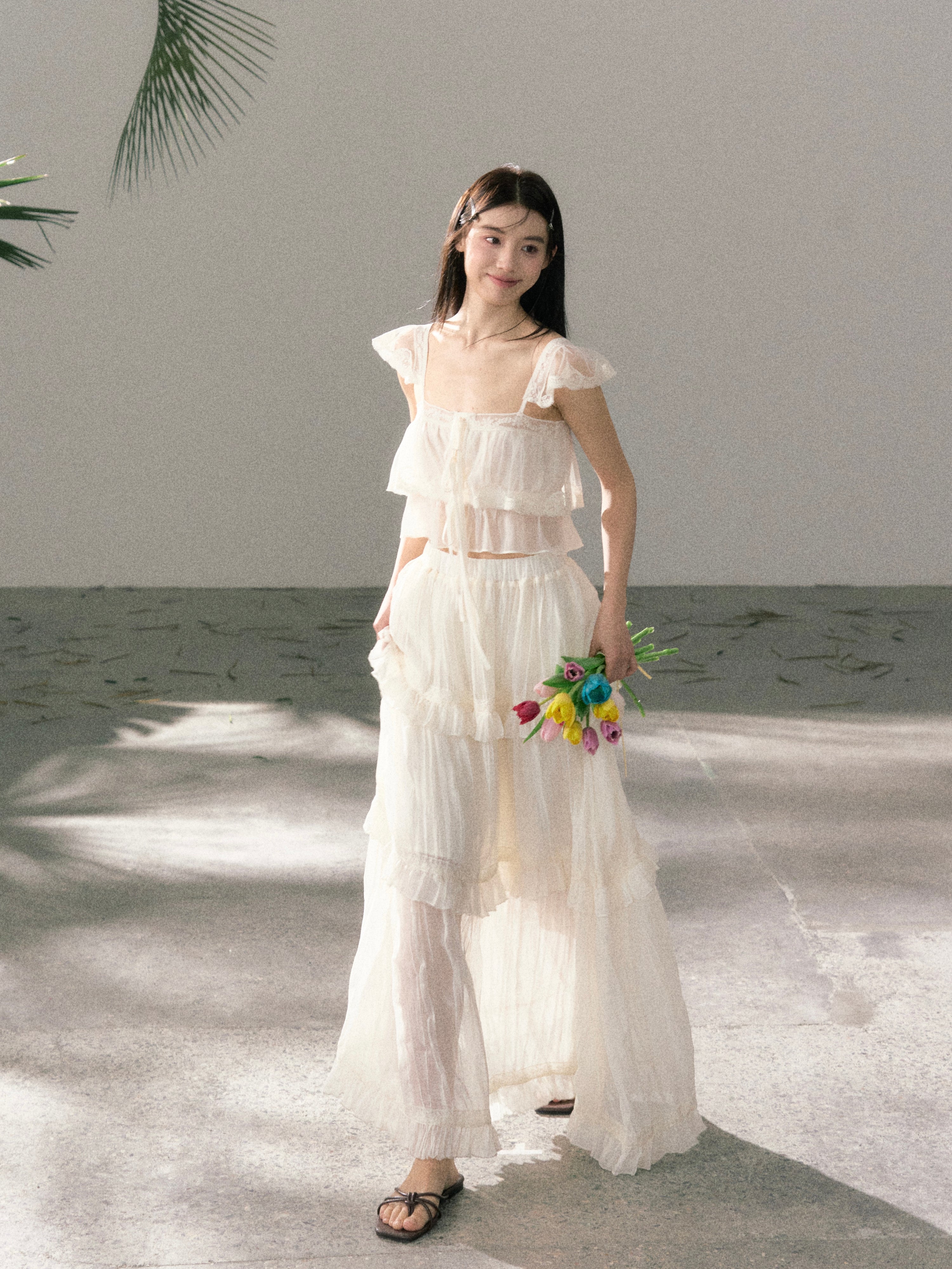 Lafreedom LAF360401&LAF360402 Light gauze multi-layer ruffled lace camisole top + ruffled lace skirt