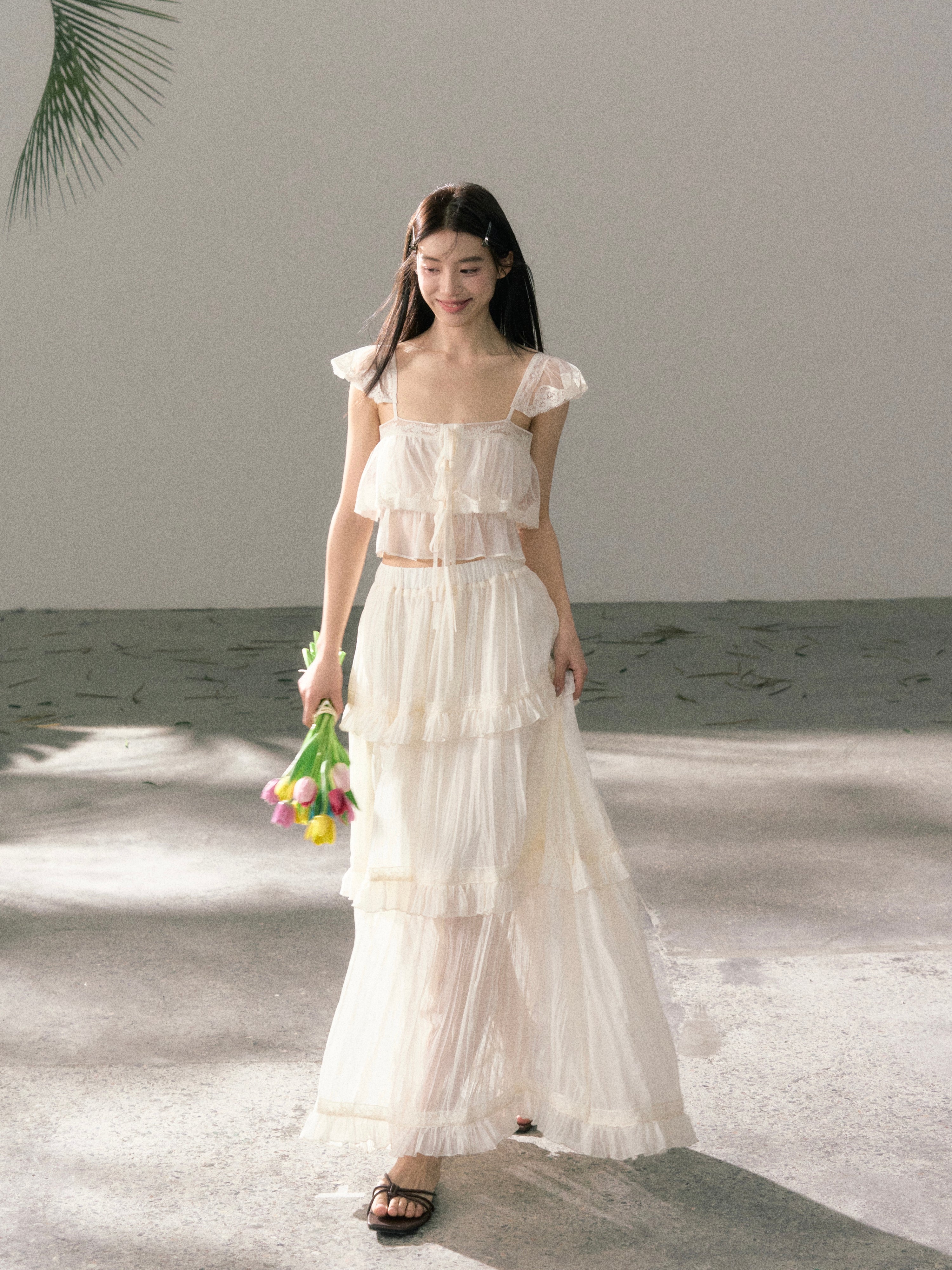 Lafreedom LAF360401&LAF360402 Light gauze multi-layer ruffled lace camisole top + ruffled lace skirt