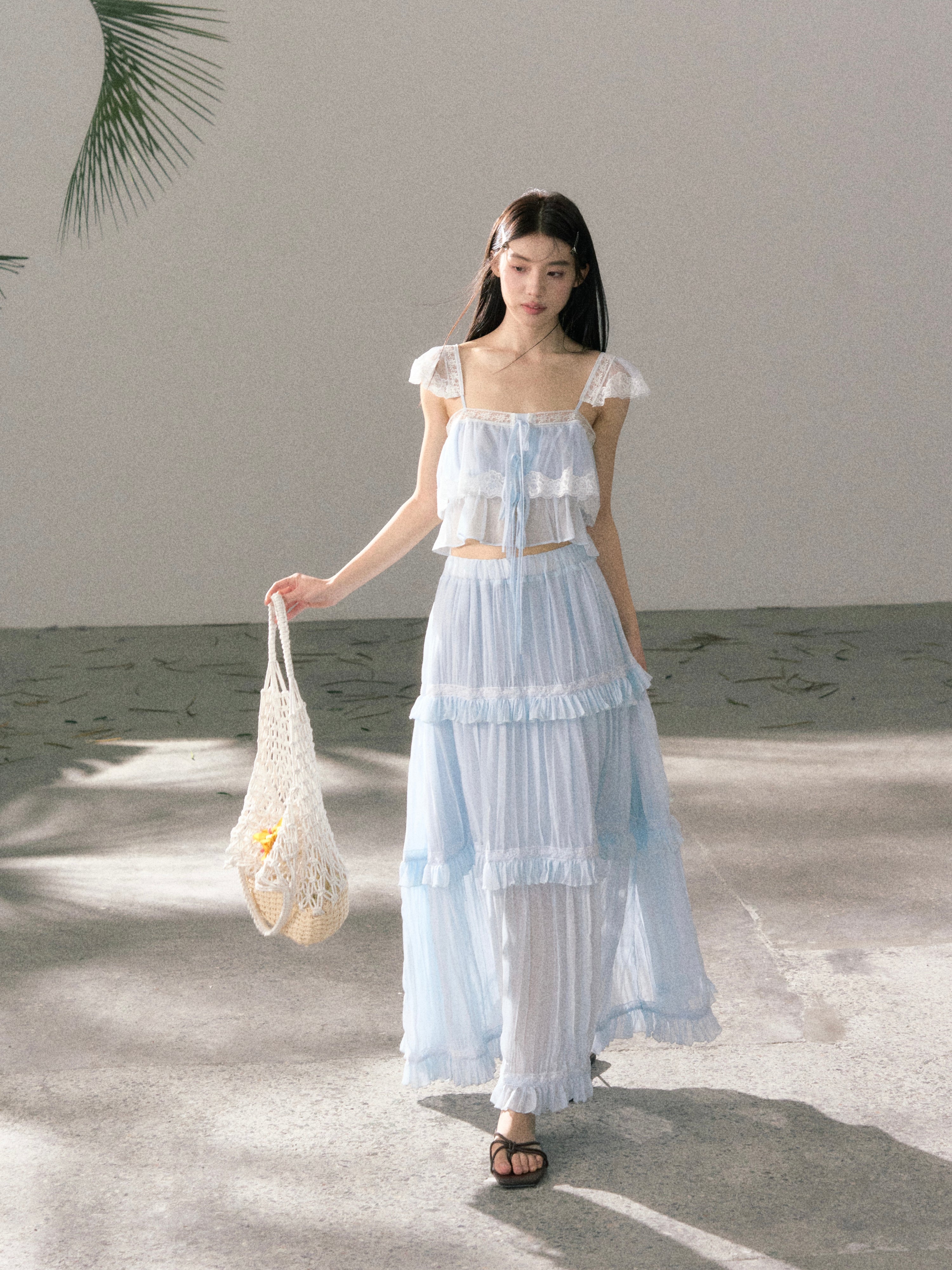 Lafreedom LAF360401&LAF360402 Light gauze multi-layer ruffled lace camisole top + ruffled lace skirt