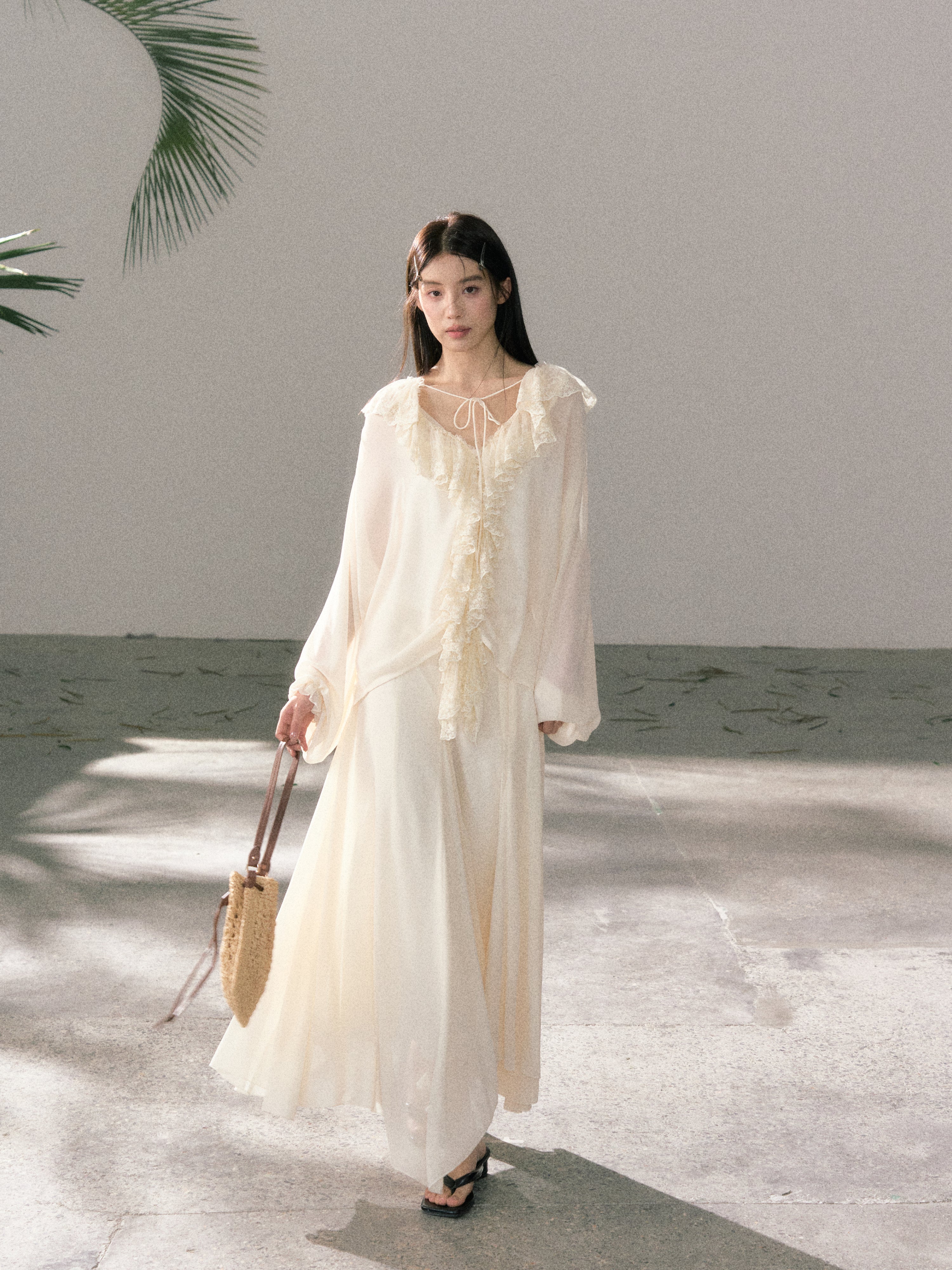 Lafreedom LAF360416&LAF360417 Gentle lace and ruffle collar clear shirt + skirt