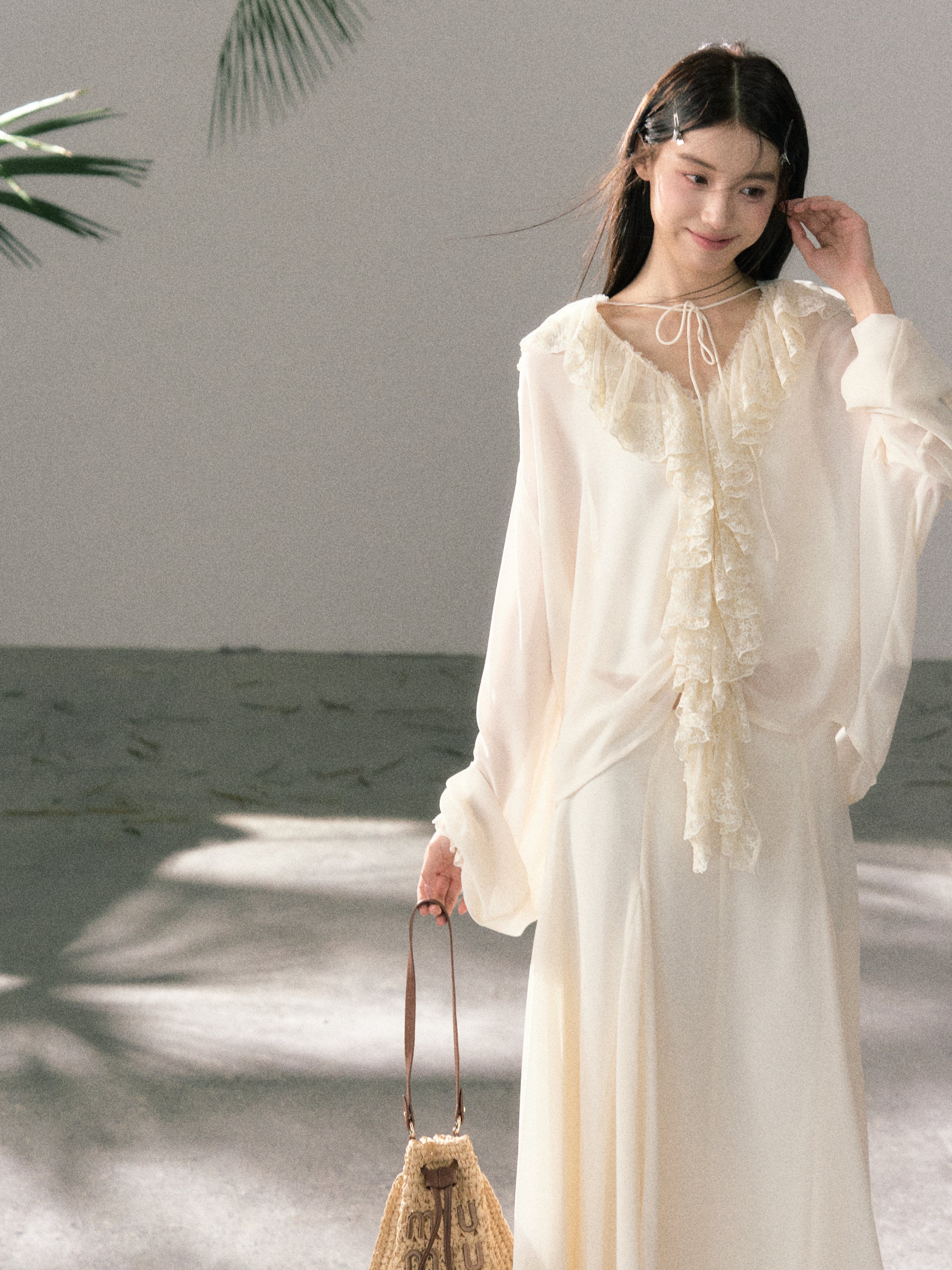 Lafreedom LAF360416&LAF360417 Gentle lace and ruffle collar clear shirt + skirt