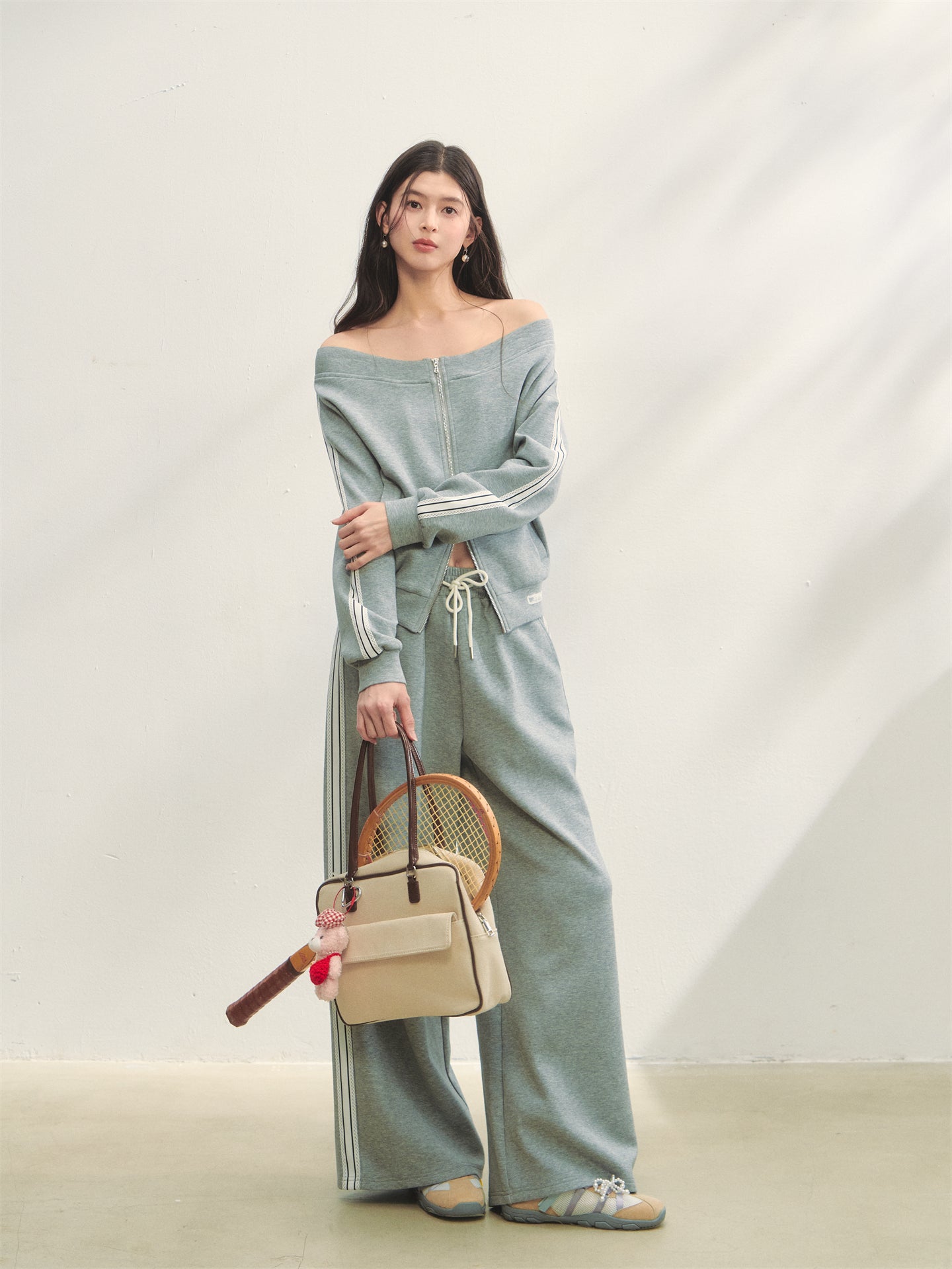 AsGony ASG25305&ASG25306 Color blocking off shoulder hoodie + sweatpants