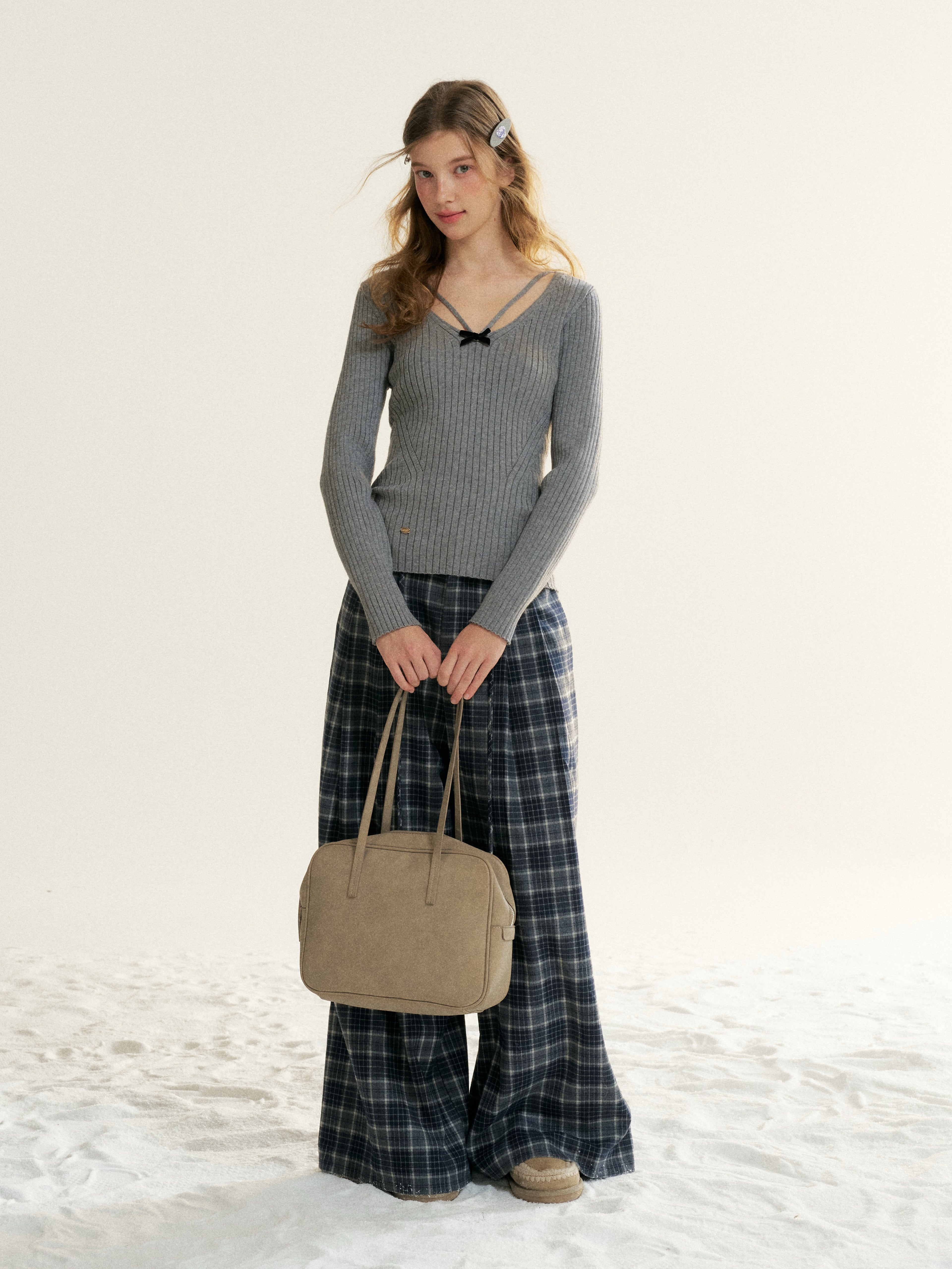 16DEWS 16D25507 V-neck slim-fit knit top