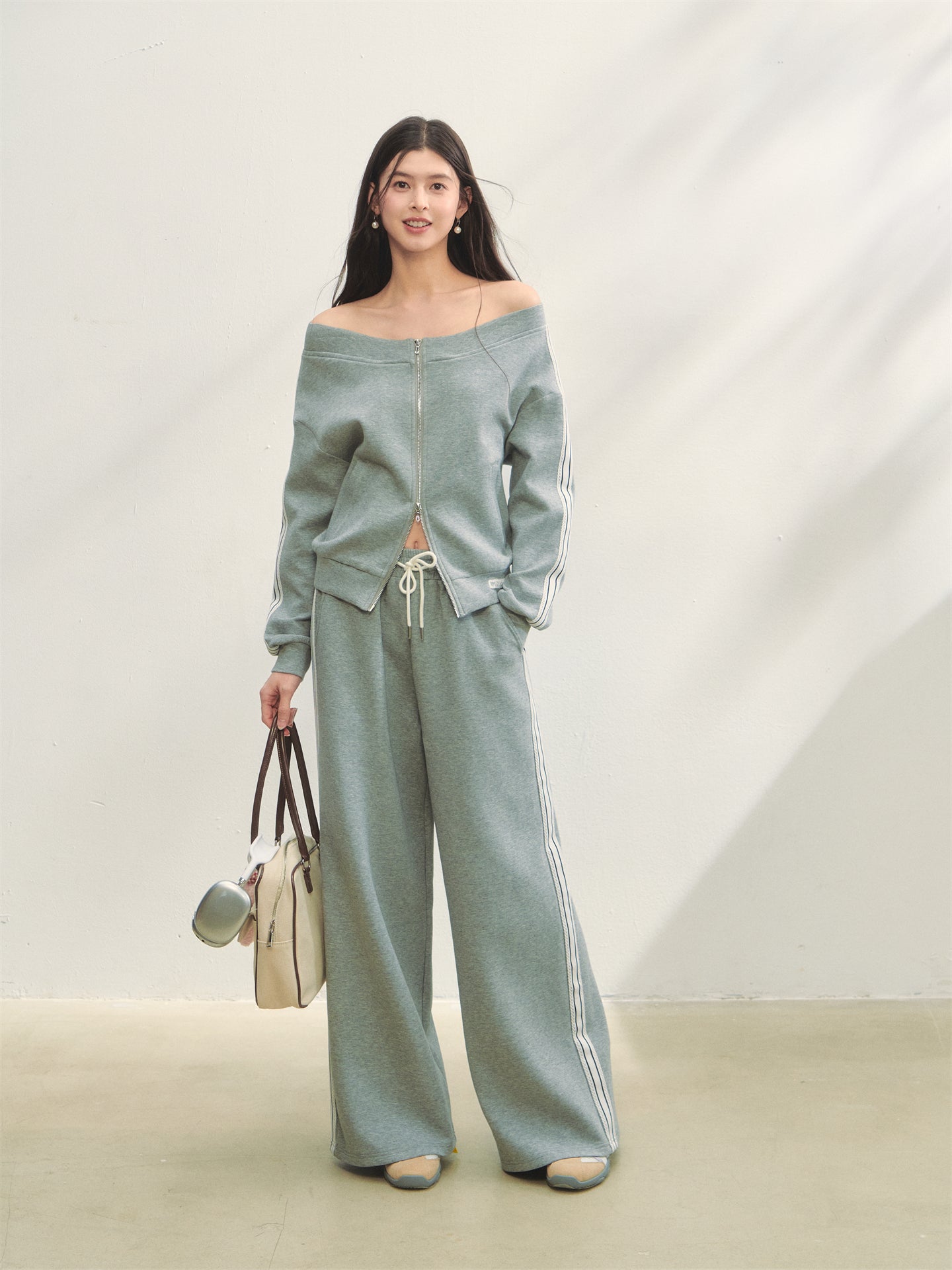 AsGony ASG25305&ASG25306 Color blocking off shoulder hoodie + sweatpants