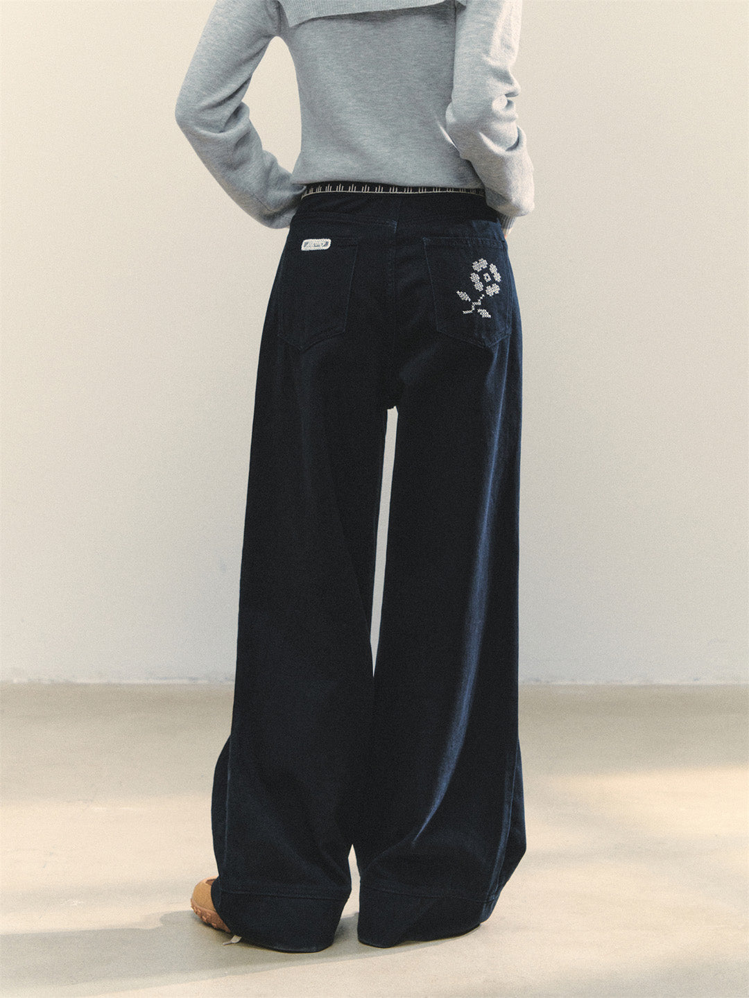 AsGony ASG25323 Cross stitch collision flower straight leg jeans