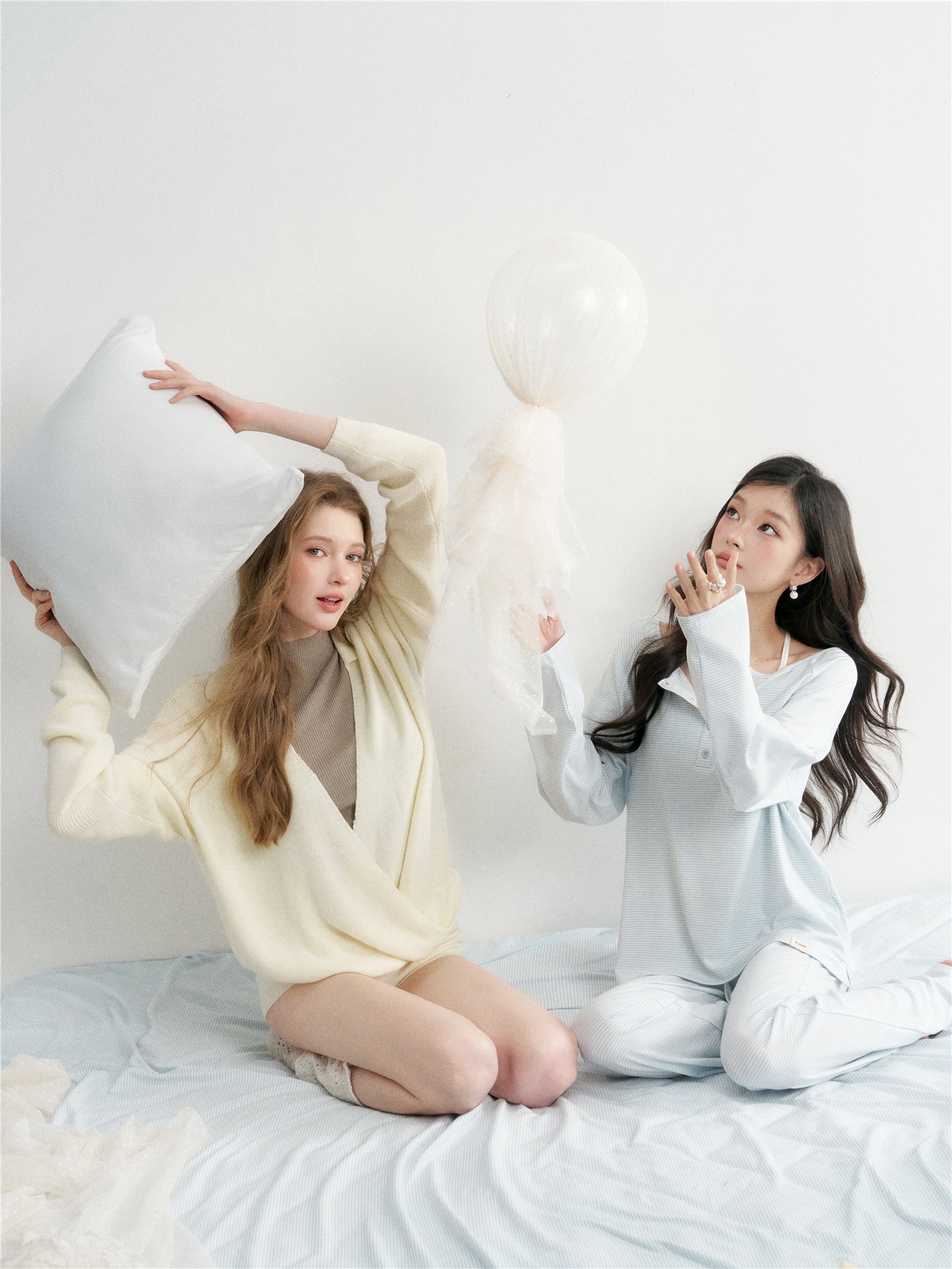 16DEWS 16D26033&16D26034&16D26035 Lazy style knitted vest + V-neck top + shorts