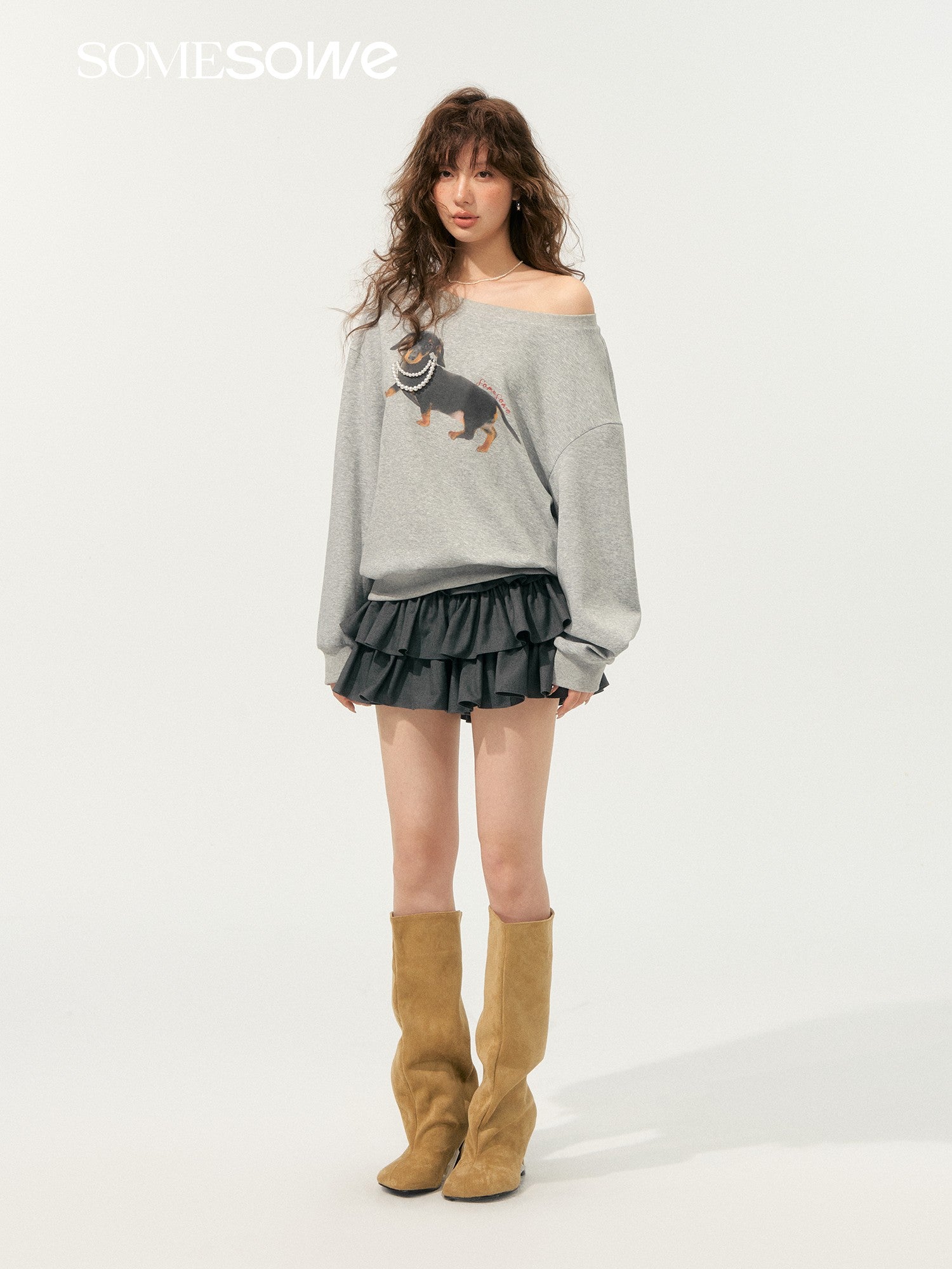 SOMESOWE S2508179 Pearl dachshund one shoulder hoodie