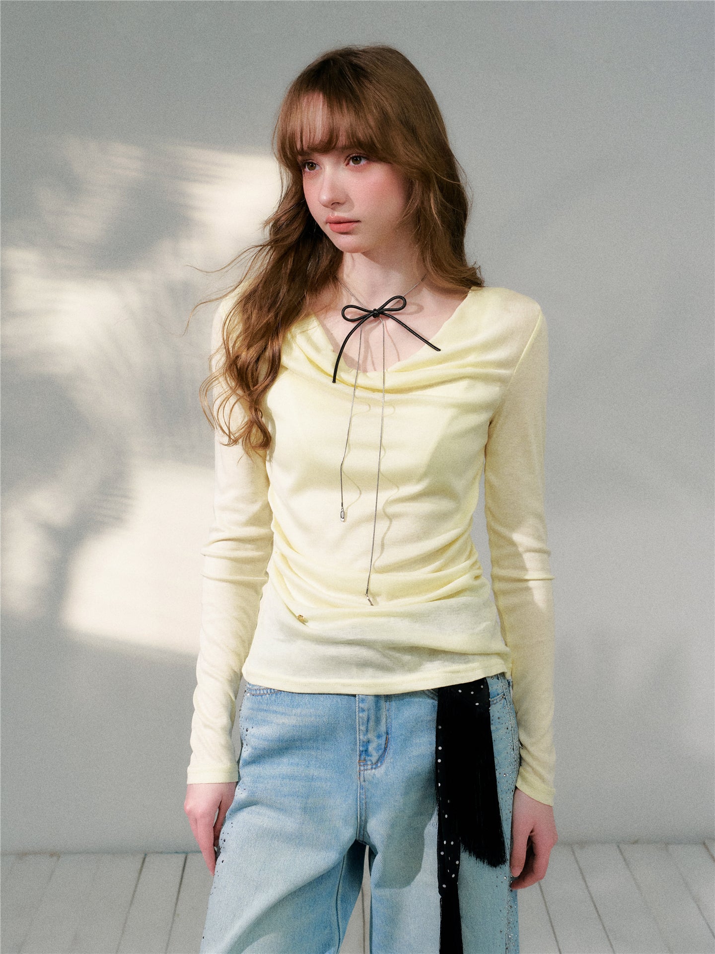 16DEWS 16D26080 Polka dot ribbon pleated collar cinched top