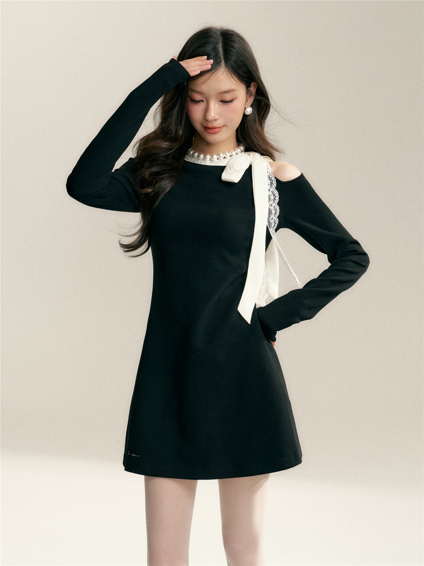 16DEWS 16D26012 Black A-line dress with contrasting bow